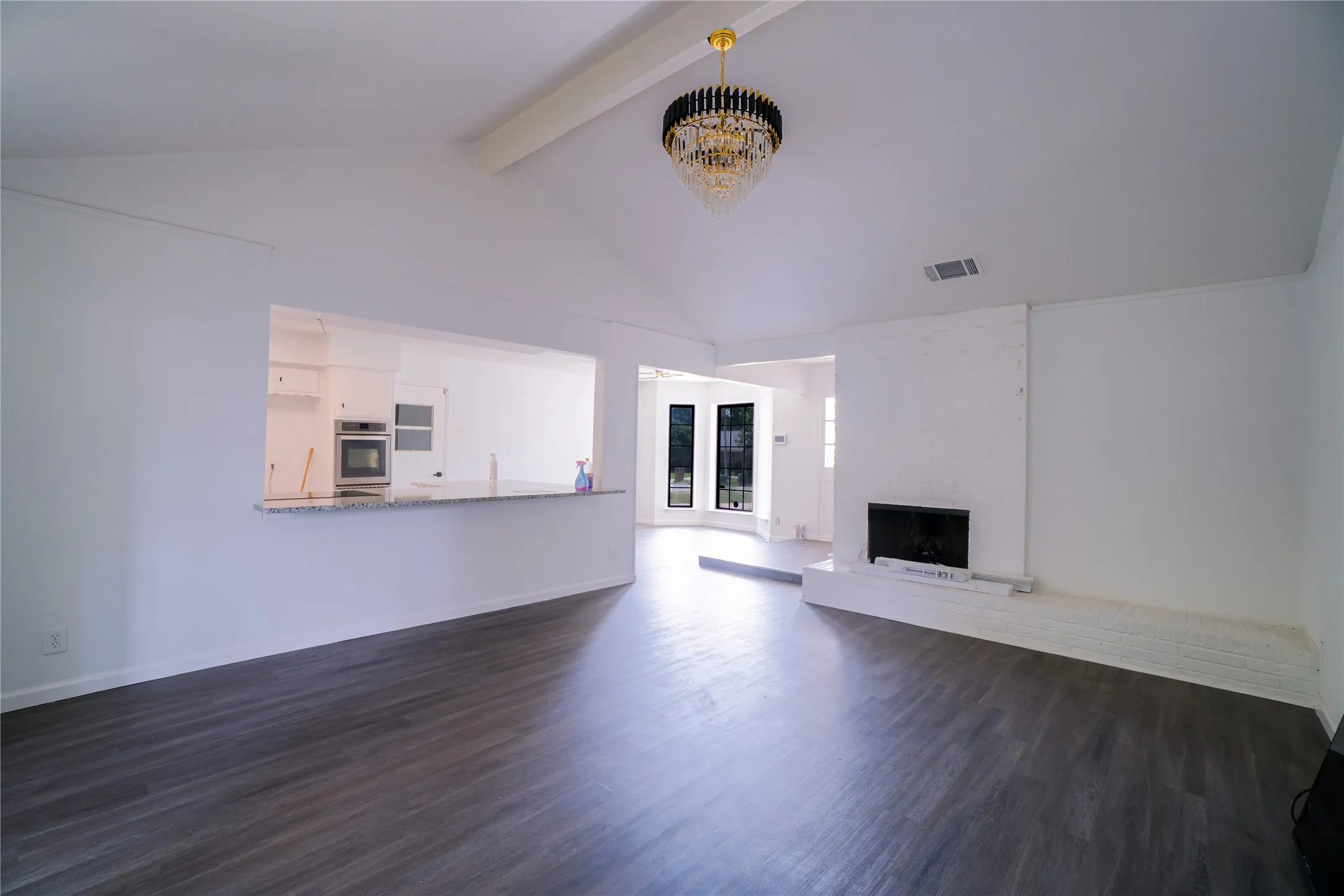 Single Family Residence For Sale in Tarrant County , 7709 Marlborough Drive W, Fort Worth, Texas 76134, 4 Bedroom, 2 Bathroom, 2 Garage spaces, 2,088 Sqft, built in 1972, mls#21219314, Real Estate Agent in Fort Worth, Homes For Sale in Tarrant county, Homes For Sale in Fort Worth, Realtor in Fort Worth Texas, Real Estate Brokerage Independent Realty Texas, Luminita Cordes Realtor