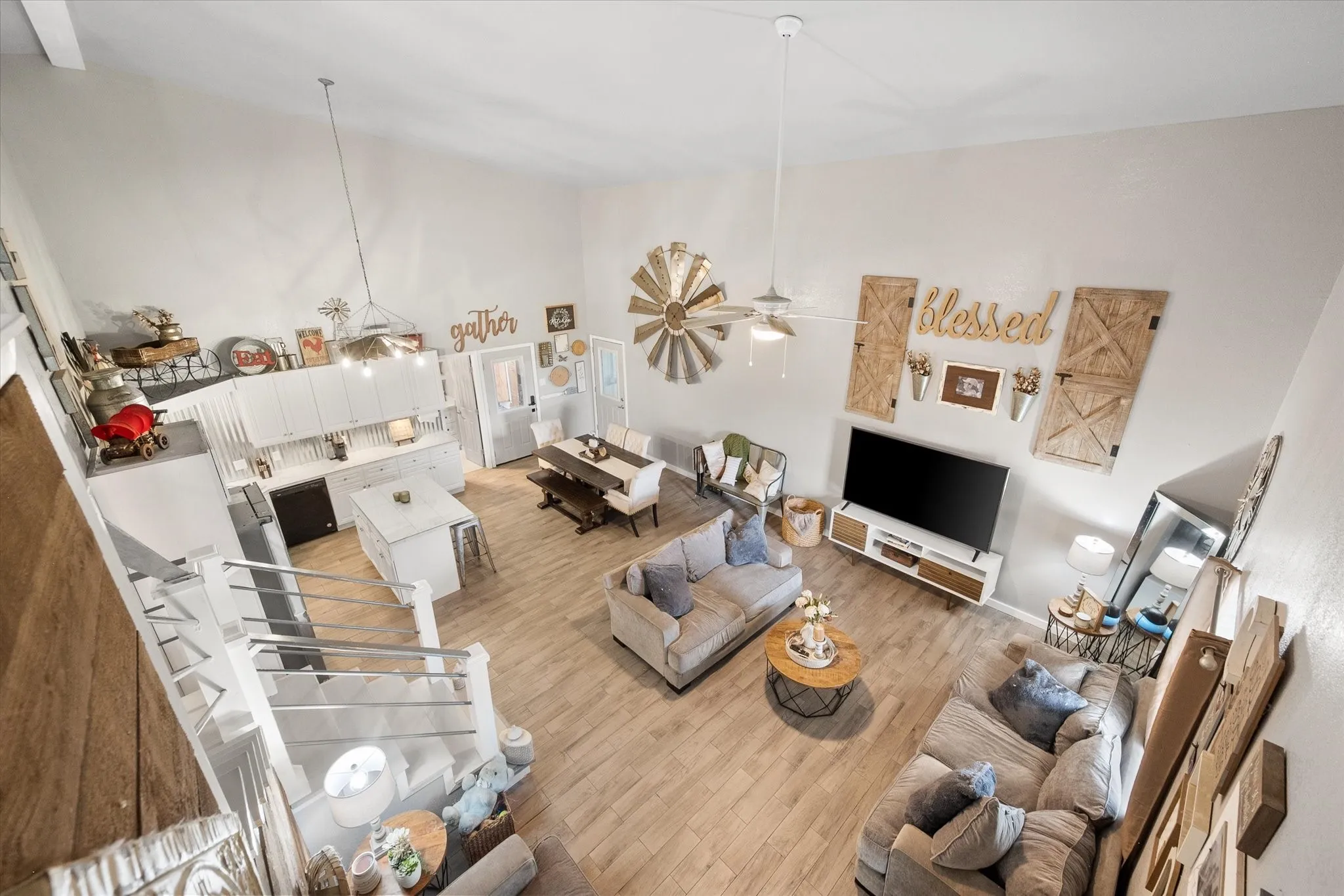Single Family Residence For Sale in Ellis County , 671 Robnett Road, Waxahachie, Texas 75165, 5 Bedrooms, 4 Bathrooms, 6 Garage spaces, 2,281 Sqft, built in 2017, Preowned, Price $1,260,000, mls#21219298, Real Estate Agent in Waxahachie, Homes For Sale in Ellis county, Homes For Sale in Waxahachie, Realtor in Waxahachie Texas, Real Estate Brokerage Independent Realty Texas, Luminita Cordes Realtor