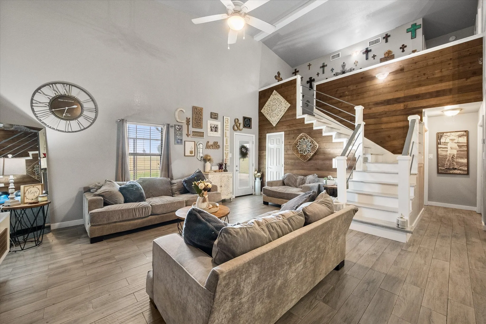 Single Family Residence For Sale in Ellis County , 671 Robnett Road, Waxahachie, Texas 75165, 5 Bedrooms, 4 Bathrooms, 6 Garage spaces, 2,281 Sqft, built in 2017, Preowned, Price $1,260,000, mls#21219298, Real Estate Agent in Waxahachie, Homes For Sale in Ellis county, Homes For Sale in Waxahachie, Realtor in Waxahachie Texas, Real Estate Brokerage Independent Realty Texas, Luminita Cordes Realtor