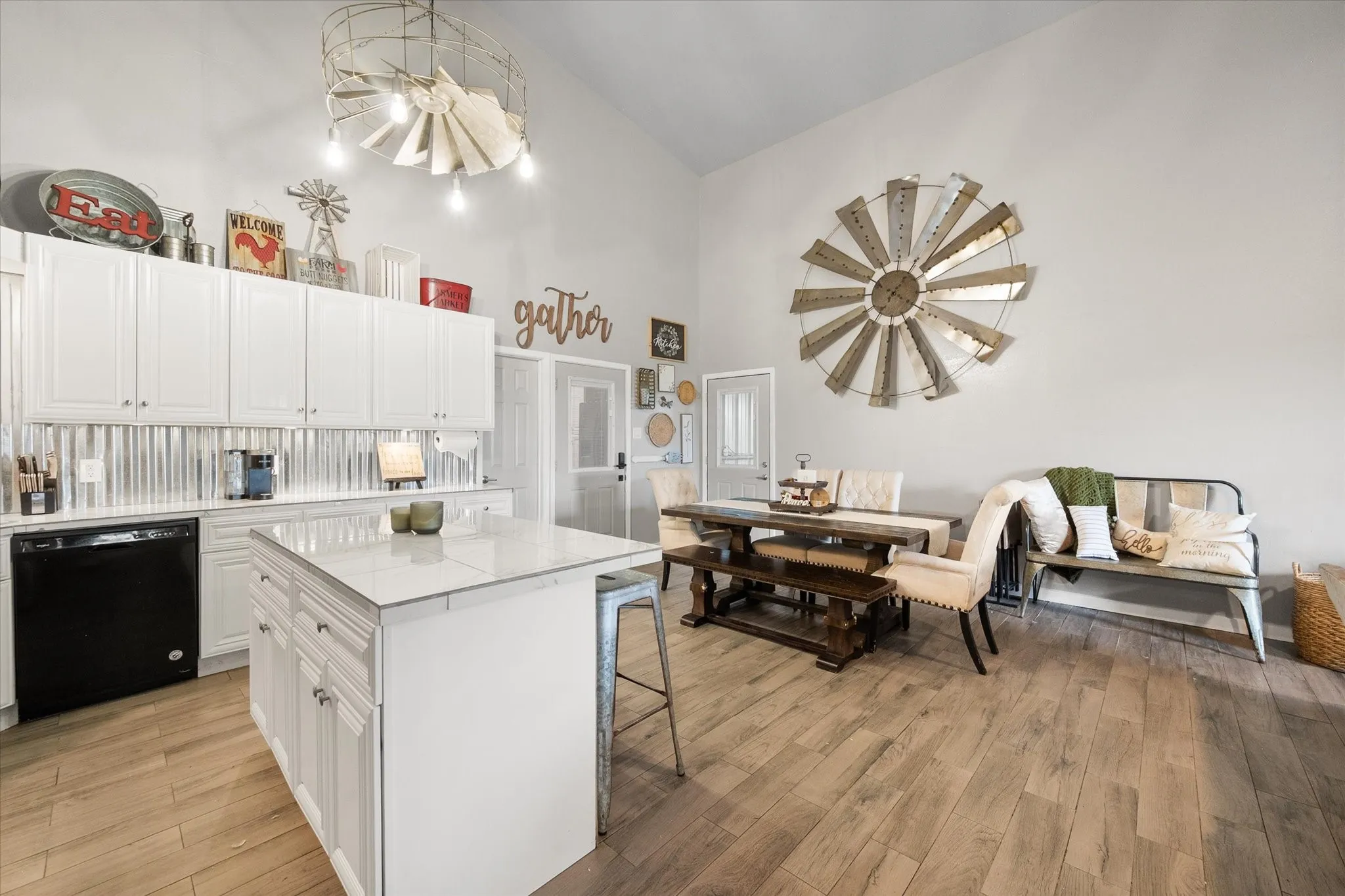 Single Family Residence For Sale in Ellis County , 671 Robnett Road, Waxahachie, Texas 75165, 5 Bedrooms, 4 Bathrooms, 6 Garage spaces, 2,281 Sqft, built in 2017, Preowned, Price $1,260,000, mls#21219298, Real Estate Agent in Waxahachie, Homes For Sale in Ellis county, Homes For Sale in Waxahachie, Realtor in Waxahachie Texas, Real Estate Brokerage Independent Realty Texas, Luminita Cordes Realtor