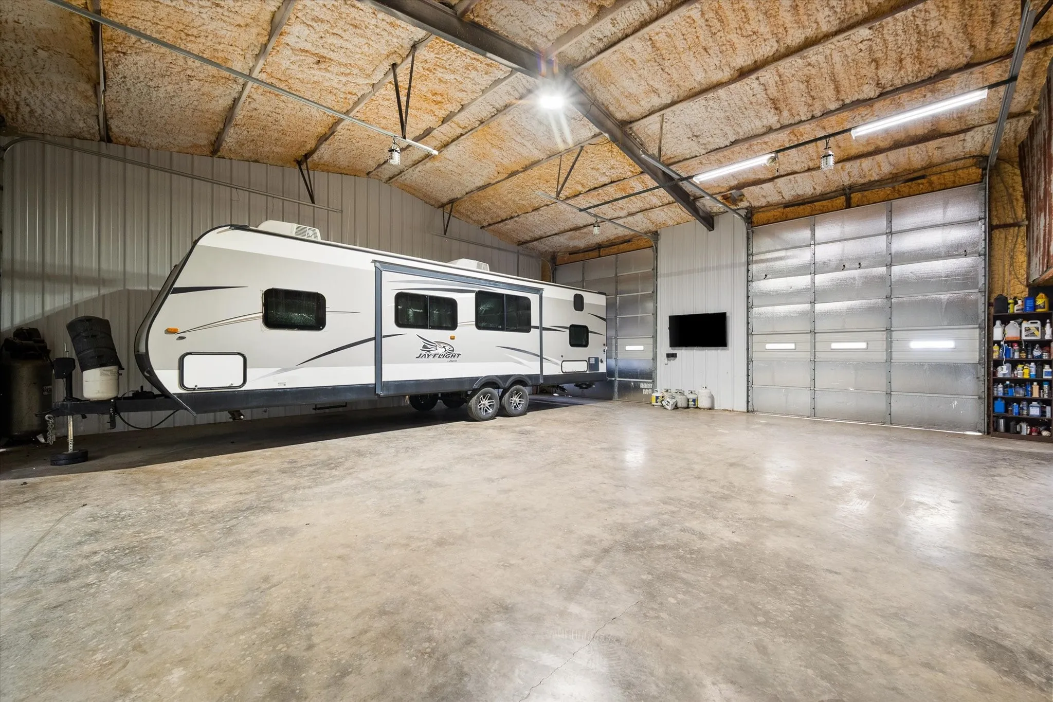 Single Family Residence For Sale in Ellis County , 671 Robnett Road, Waxahachie, Texas 75165, 5 Bedrooms, 4 Bathrooms, 6 Garage spaces, 2,281 Sqft, built in 2017, Preowned, Price $1,260,000, mls#21219298, Real Estate Agent in Waxahachie, Homes For Sale in Ellis county, Homes For Sale in Waxahachie, Realtor in Waxahachie Texas, Real Estate Brokerage Independent Realty Texas, Luminita Cordes Realtor