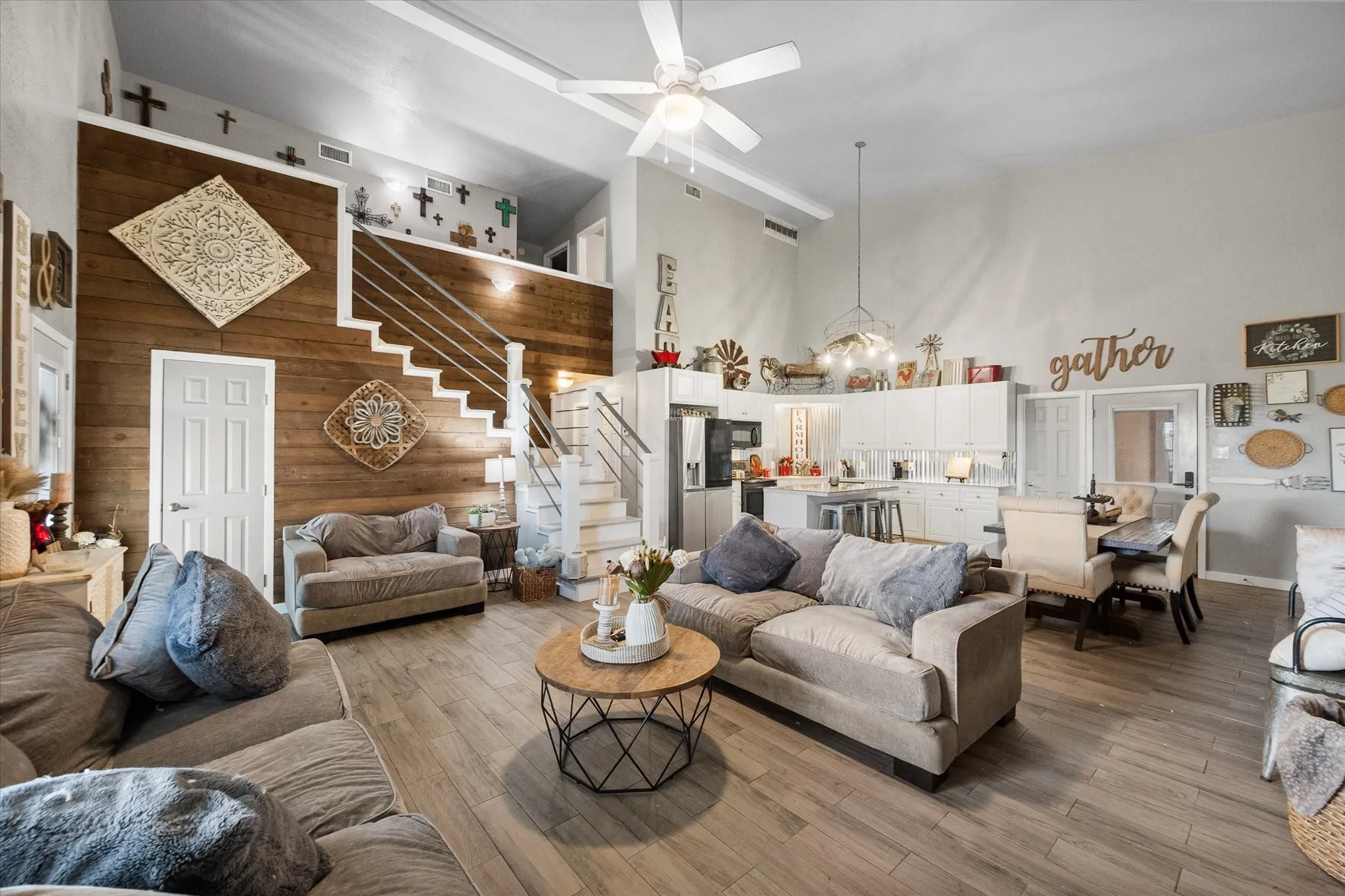 Single Family Residence For Sale in Ellis County , 671 Robnett Road, Waxahachie, Texas 75165, 5 Bedrooms, 4 Bathrooms, 6 Garage spaces, 2,281 Sqft, built in 2017, Preowned, Price $1,260,000, mls#21219298, Real Estate Agent in Waxahachie, Homes For Sale in Ellis county, Homes For Sale in Waxahachie, Realtor in Waxahachie Texas, Real Estate Brokerage Independent Realty Texas, Luminita Cordes Realtor