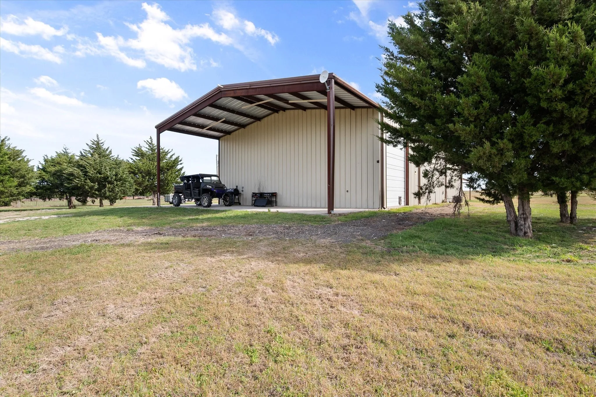 Single Family Residence For Sale in Ellis County , 671 Robnett Road, Waxahachie, Texas 75165, 5 Bedrooms, 4 Bathrooms, 6 Garage spaces, 2,281 Sqft, built in 2017, Preowned, Price $1,260,000, mls#21219298, Real Estate Agent in Waxahachie, Homes For Sale in Ellis county, Homes For Sale in Waxahachie, Realtor in Waxahachie Texas, Real Estate Brokerage Independent Realty Texas, Luminita Cordes Realtor