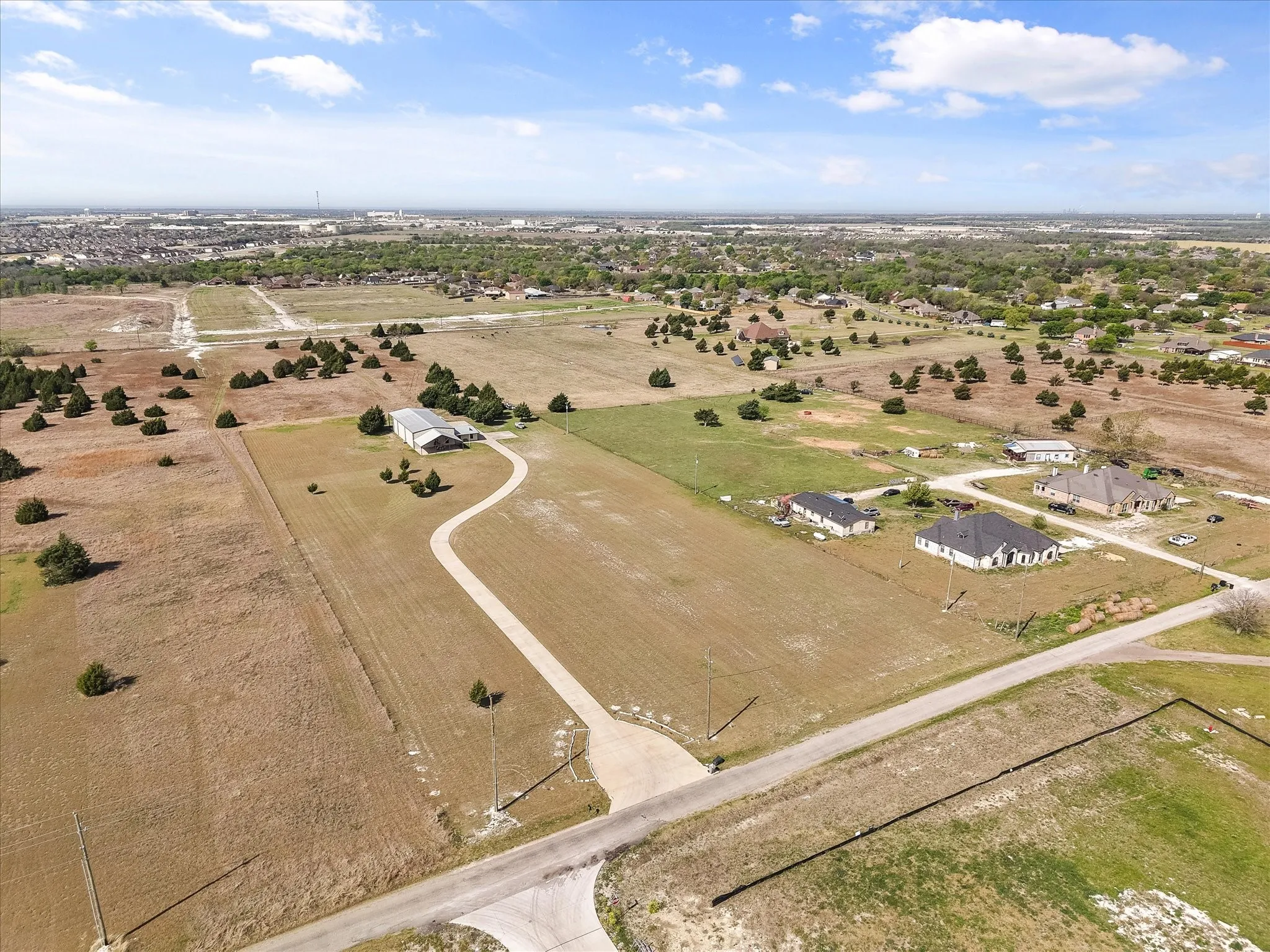Single Family Residence For Sale in Ellis County , 671 Robnett Road, Waxahachie, Texas 75165, 5 Bedrooms, 4 Bathrooms, 6 Garage spaces, 2,281 Sqft, built in 2017, Preowned, Price $1,260,000, mls#21219298, Real Estate Agent in Waxahachie, Homes For Sale in Ellis county, Homes For Sale in Waxahachie, Realtor in Waxahachie Texas, Real Estate Brokerage Independent Realty Texas, Luminita Cordes Realtor