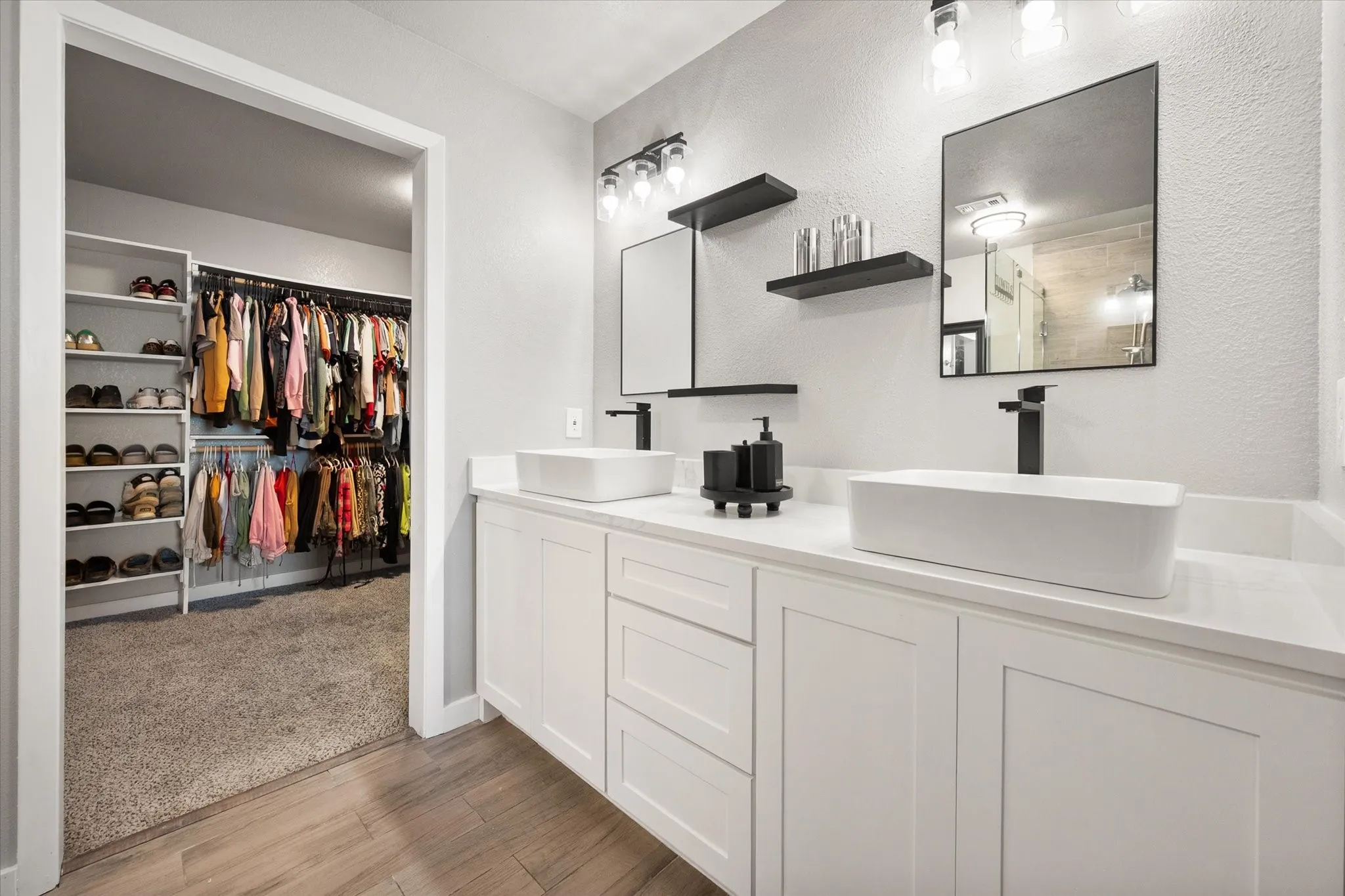 Single Family Residence For Sale in Ellis County , 671 Robnett Road, Waxahachie, Texas 75165, 5 Bedrooms, 4 Bathrooms, 6 Garage spaces, 2,281 Sqft, built in 2017, Preowned, Price $1,260,000, mls#21219298, Real Estate Agent in Waxahachie, Homes For Sale in Ellis county, Homes For Sale in Waxahachie, Realtor in Waxahachie Texas, Real Estate Brokerage Independent Realty Texas, Luminita Cordes Realtor