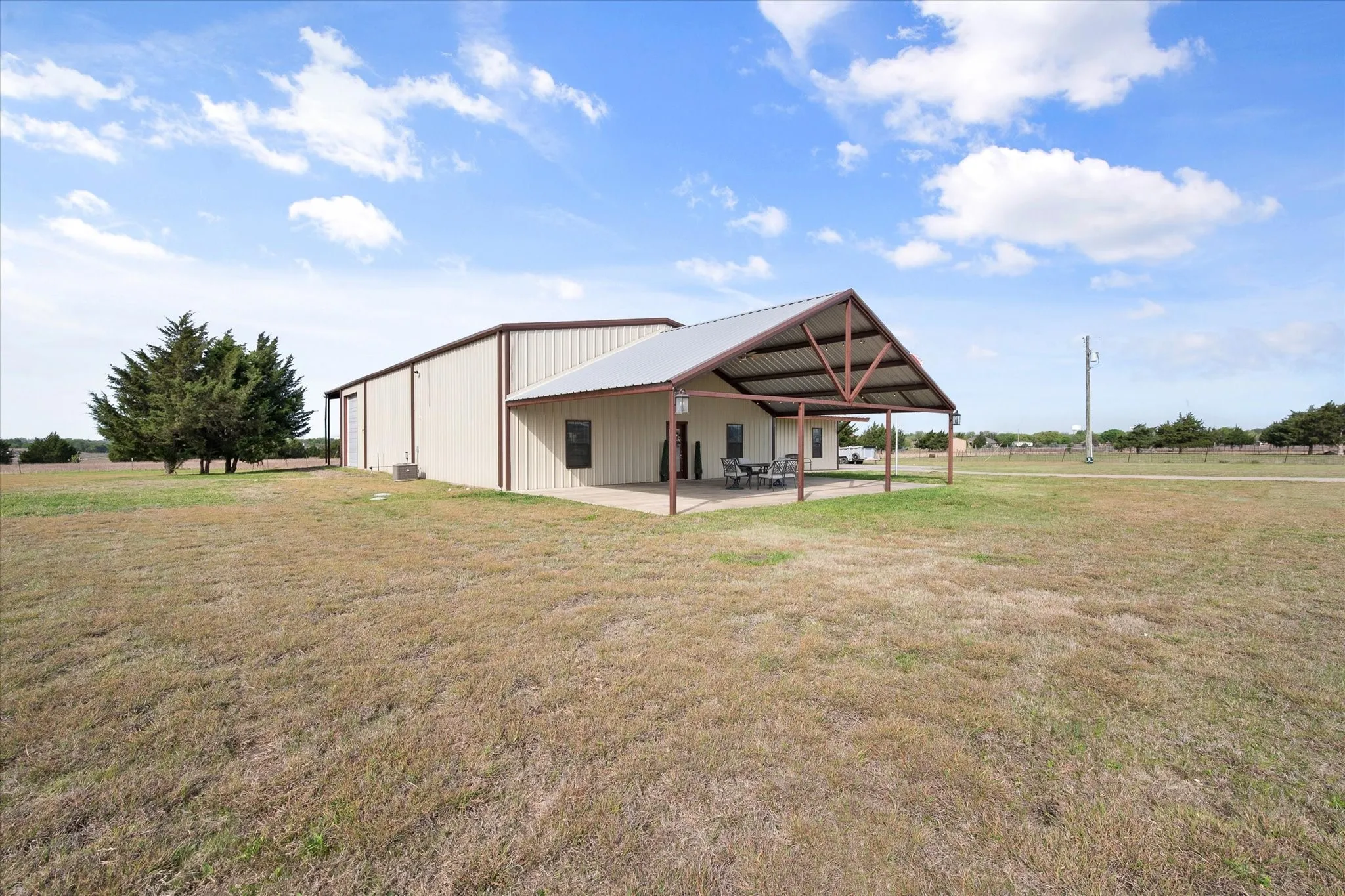 Single Family Residence For Sale in Ellis County , 671 Robnett Road, Waxahachie, Texas 75165, 5 Bedrooms, 4 Bathrooms, 6 Garage spaces, 2,281 Sqft, built in 2017, Preowned, Price $1,260,000, mls#21219298, Real Estate Agent in Waxahachie, Homes For Sale in Ellis county, Homes For Sale in Waxahachie, Realtor in Waxahachie Texas, Real Estate Brokerage Independent Realty Texas, Luminita Cordes Realtor