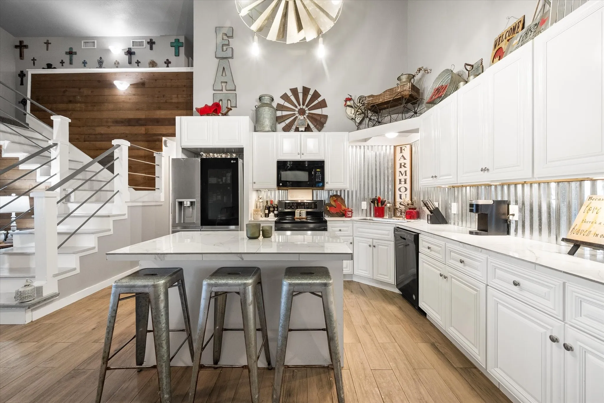 Single Family Residence For Sale in Ellis County , 671 Robnett Road, Waxahachie, Texas 75165, 5 Bedrooms, 4 Bathrooms, 6 Garage spaces, 2,281 Sqft, built in 2017, Preowned, Price $1,260,000, mls#21219298, Real Estate Agent in Waxahachie, Homes For Sale in Ellis county, Homes For Sale in Waxahachie, Realtor in Waxahachie Texas, Real Estate Brokerage Independent Realty Texas, Luminita Cordes Realtor