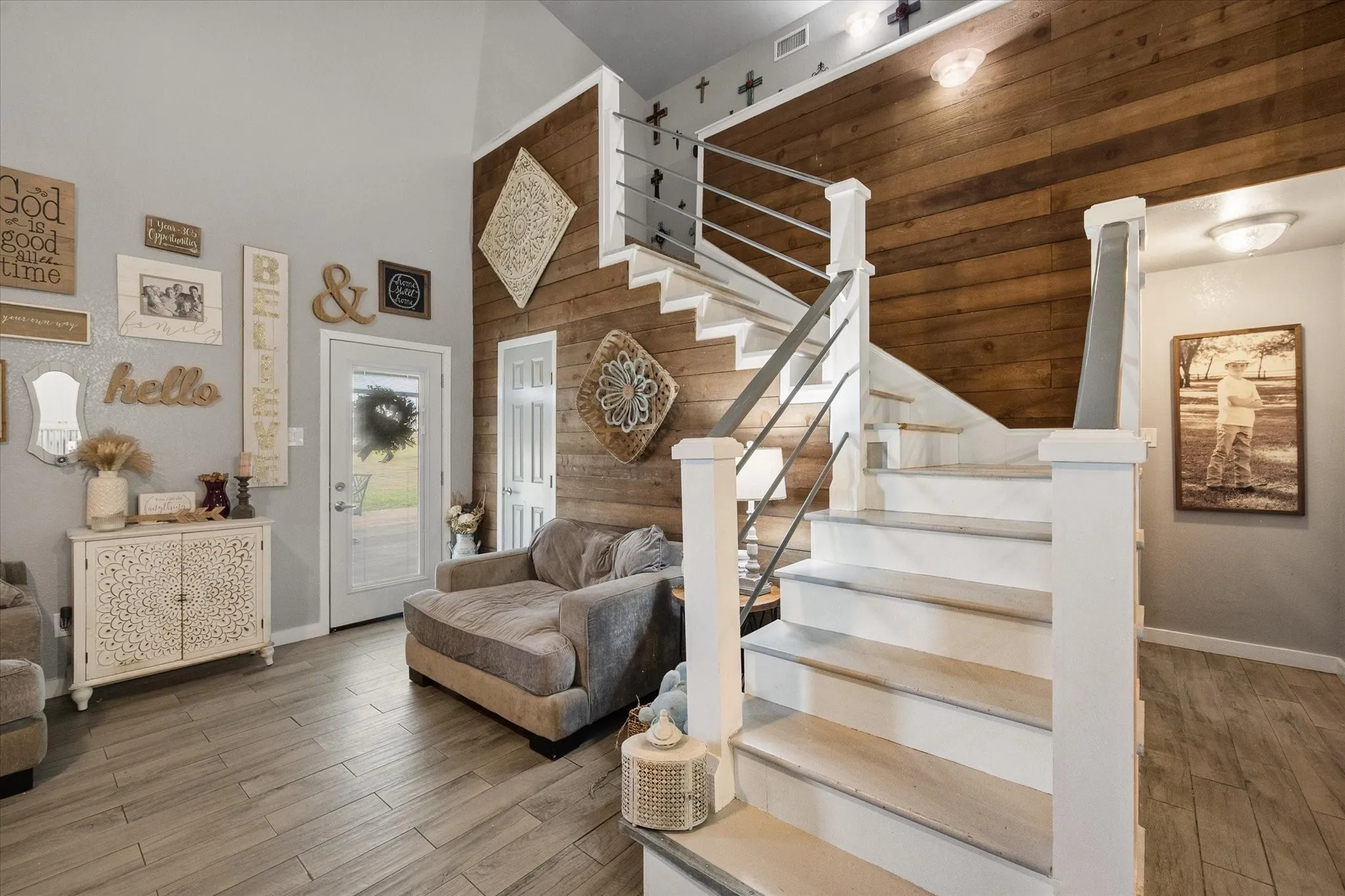 Single Family Residence For Sale in Ellis County , 671 Robnett Road, Waxahachie, Texas 75165, 5 Bedrooms, 4 Bathrooms, 6 Garage spaces, 2,281 Sqft, built in 2017, Preowned, Price $1,260,000, mls#21219298, Real Estate Agent in Waxahachie, Homes For Sale in Ellis county, Homes For Sale in Waxahachie, Realtor in Waxahachie Texas, Real Estate Brokerage Independent Realty Texas, Luminita Cordes Realtor
