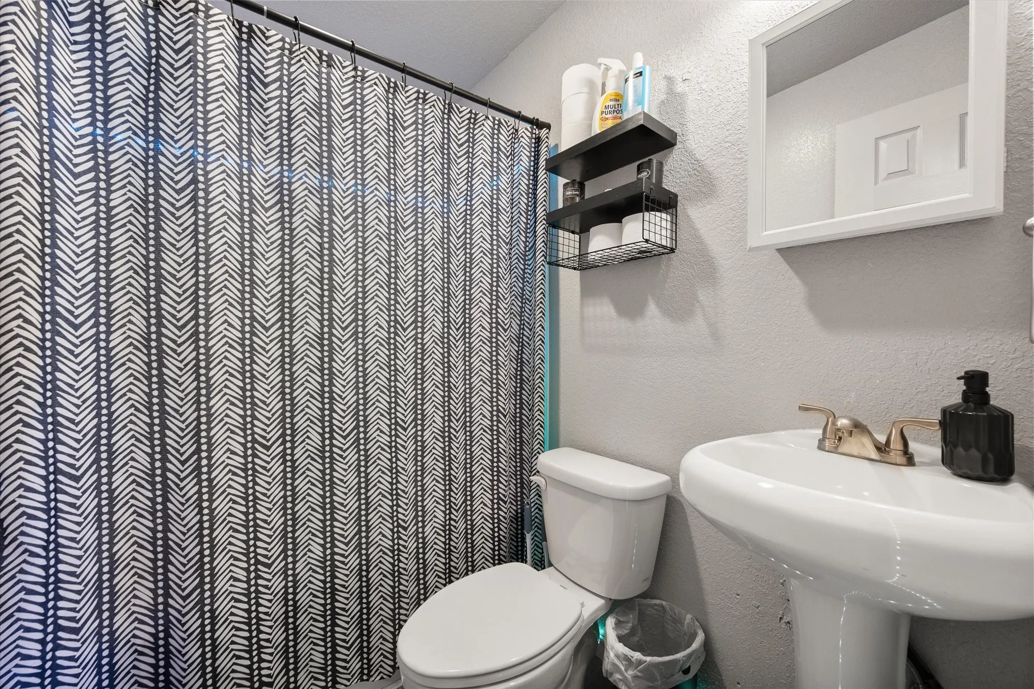 Single Family Residence For Sale in Ellis County , 671 Robnett Road, Waxahachie, Texas 75165, 5 Bedrooms, 4 Bathrooms, 6 Garage spaces, 2,281 Sqft, built in 2017, Preowned, Price $1,260,000, mls#21219298, Real Estate Agent in Waxahachie, Homes For Sale in Ellis county, Homes For Sale in Waxahachie, Realtor in Waxahachie Texas, Real Estate Brokerage Independent Realty Texas, Luminita Cordes Realtor