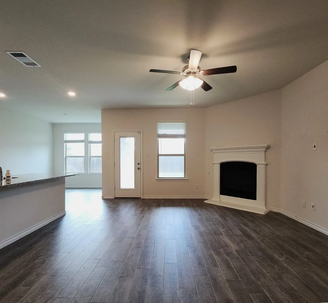 Single Family Residence For Sale in Denton County , 11132 Canyon Oak Street, Aubrey, Texas 76227, 3 Bedroom, 2 Bathroom, 2 Garage spaces, 1,633 Sqft, built in 2022, Preowned, mls#21219115, Real Estate Agent in Aubrey, Homes For Sale in Denton county, Homes For Sale in Aubrey, Realtor in Aubrey Texas, Real Estate Brokerage Independent Realty Texas, Luminita Cordes Realtor