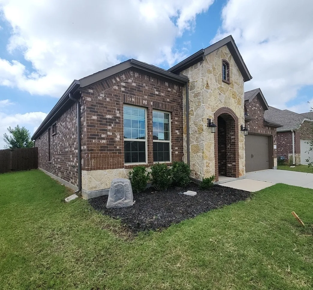 Single Family Residence For Sale in Denton County , 11132 Canyon Oak Street, Aubrey, Texas 76227, 3 Bedroom, 2 Bathroom, 2 Garage spaces, 1,633 Sqft, built in 2022, Preowned, mls#21219115, Real Estate Agent in Aubrey, Homes For Sale in Denton county, Homes For Sale in Aubrey, Realtor in Aubrey Texas, Real Estate Brokerage Independent Realty Texas, Luminita Cordes Realtor
