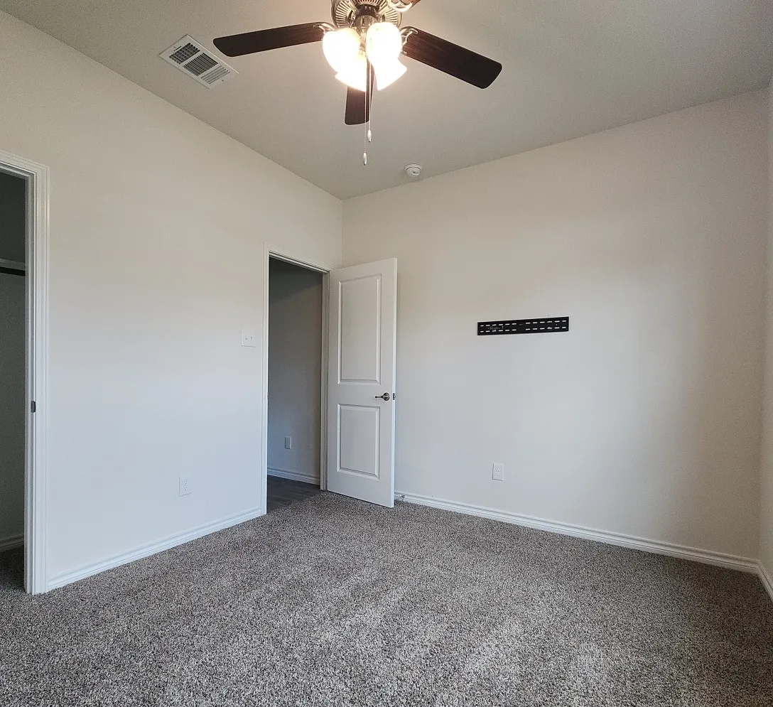 Single Family Residence For Sale in Denton County , 11132 Canyon Oak Street, Aubrey, Texas 76227, 3 Bedroom, 2 Bathroom, 2 Garage spaces, 1,633 Sqft, built in 2022, Preowned, mls#21219115, Real Estate Agent in Aubrey, Homes For Sale in Denton county, Homes For Sale in Aubrey, Realtor in Aubrey Texas, Real Estate Brokerage Independent Realty Texas, Luminita Cordes Realtor