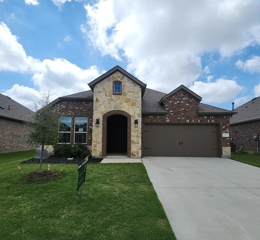 Single Family Residence For Sale in Denton County , 11132 Canyon Oak Street, Aubrey, Texas 76227, 3 Bedroom, 2 Bathroom, 2 Garage spaces, 1,633 Sqft, built in 2022, Preowned, mls#21219115, Real Estate Agent in Aubrey, Homes For Sale in Denton county, Homes For Sale in Aubrey, Realtor in Aubrey Texas, Real Estate Brokerage Independent Realty Texas, Luminita Cordes Realtor
