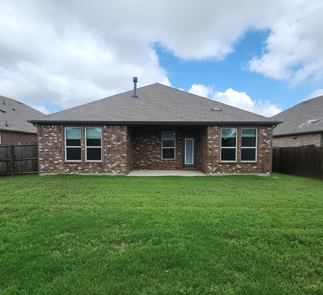 Single Family Residence For Sale in Denton County , 11132 Canyon Oak Street, Aubrey, Texas 76227, 3 Bedroom, 2 Bathroom, 2 Garage spaces, 1,633 Sqft, built in 2022, Preowned, mls#21219115, Real Estate Agent in Aubrey, Homes For Sale in Denton county, Homes For Sale in Aubrey, Realtor in Aubrey Texas, Real Estate Brokerage Independent Realty Texas, Luminita Cordes Realtor
