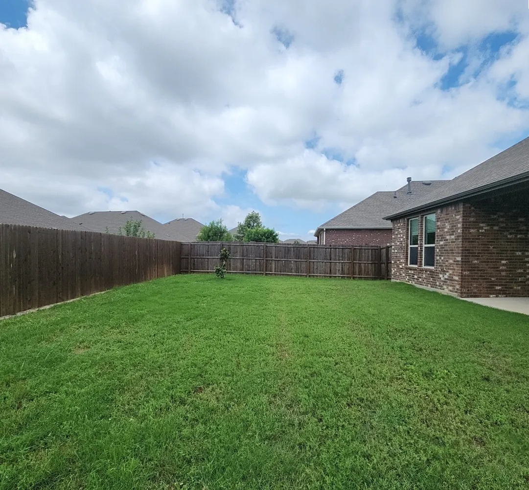 Single Family Residence For Sale in Denton County , 11132 Canyon Oak Street, Aubrey, Texas 76227, 3 Bedroom, 2 Bathroom, 2 Garage spaces, 1,633 Sqft, built in 2022, Preowned, mls#21219115, Real Estate Agent in Aubrey, Homes For Sale in Denton county, Homes For Sale in Aubrey, Realtor in Aubrey Texas, Real Estate Brokerage Independent Realty Texas, Luminita Cordes Realtor