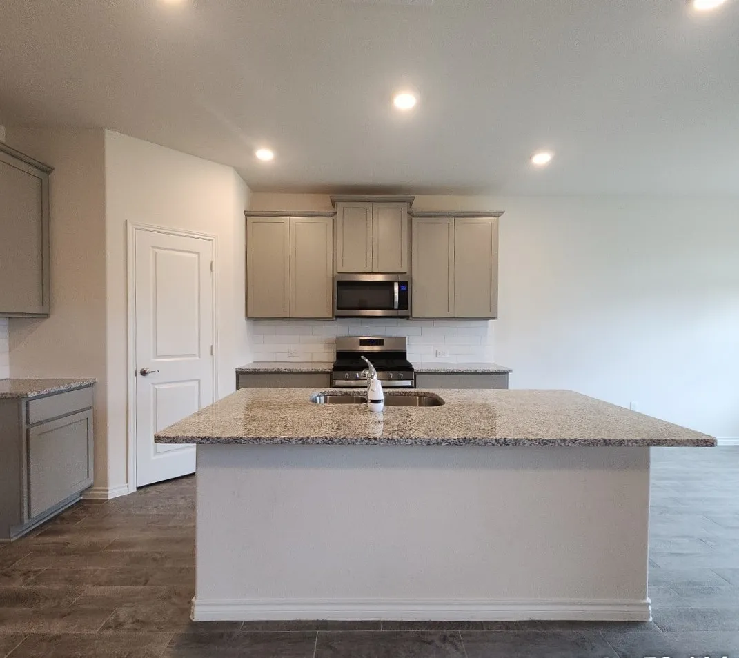 Single Family Residence For Sale in Denton County , 11132 Canyon Oak Street, Aubrey, Texas 76227, 3 Bedroom, 2 Bathroom, 2 Garage spaces, 1,633 Sqft, built in 2022, Preowned, mls#21219115, Real Estate Agent in Aubrey, Homes For Sale in Denton county, Homes For Sale in Aubrey, Realtor in Aubrey Texas, Real Estate Brokerage Independent Realty Texas, Luminita Cordes Realtor