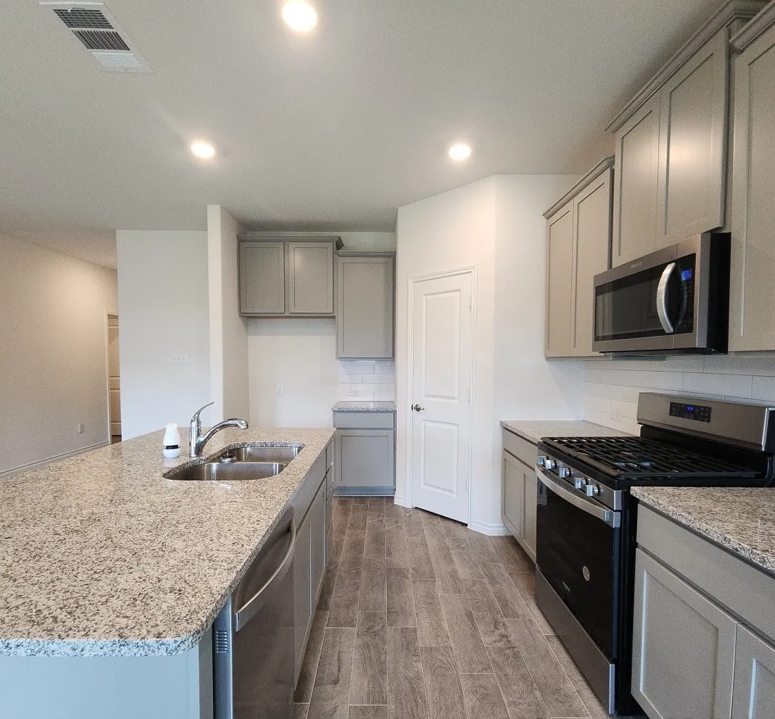 Single Family Residence For Sale in Denton County , 11132 Canyon Oak Street, Aubrey, Texas 76227, 3 Bedroom, 2 Bathroom, 2 Garage spaces, 1,633 Sqft, built in 2022, Preowned, mls#21219115, Real Estate Agent in Aubrey, Homes For Sale in Denton county, Homes For Sale in Aubrey, Realtor in Aubrey Texas, Real Estate Brokerage Independent Realty Texas, Luminita Cordes Realtor
