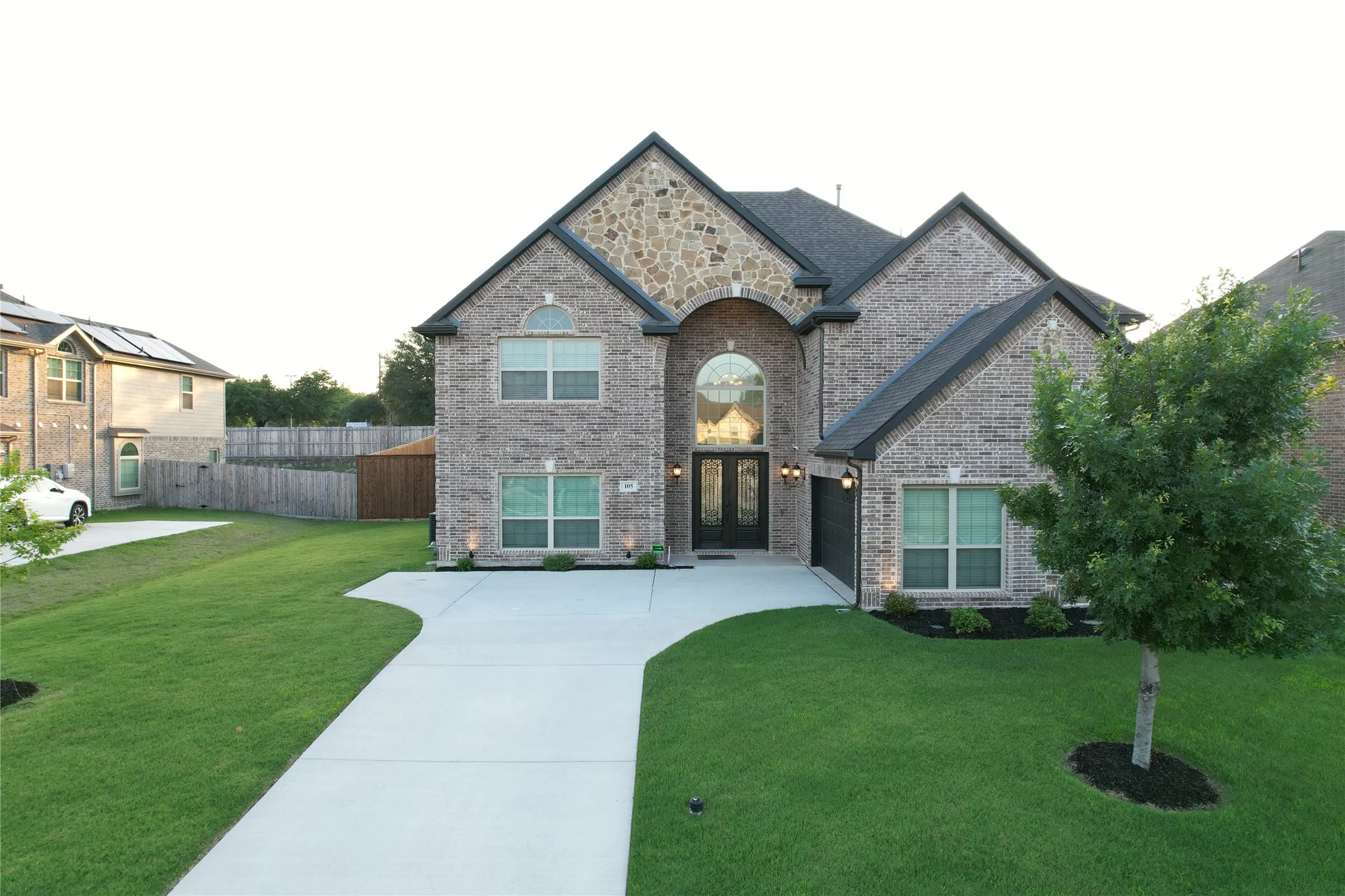Single Family Residence For Sale in Dallas County , 105 Wild River Court, De Soto, Texas 75115, 5 Bedroom, 4 Bathroom, 2 Garage spaces, 4,210 Sqft, built in 2021, Preowned, mls#21219353, Real Estate Agent in De Soto, Homes For Sale in Dallas county, Homes For Sale in De Soto, Realtor in De Soto Texas, Real Estate Brokerage Independent Realty Texas, Luminita Cordes Realtor