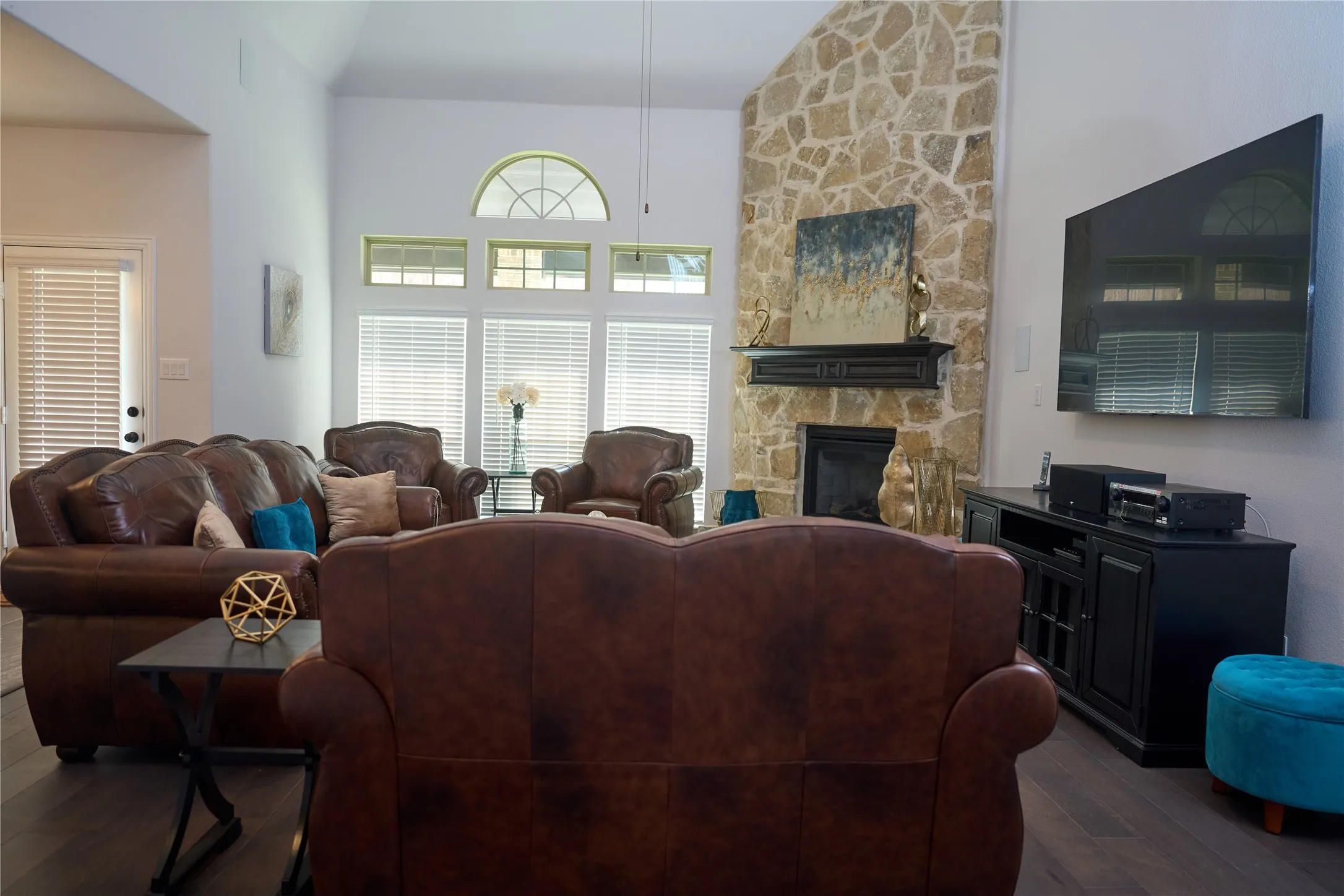 Single Family Residence For Sale in Dallas County , 105 Wild River Court, De Soto, Texas 75115, 5 Bedroom, 4 Bathroom, 2 Garage spaces, 4,210 Sqft, built in 2021, Preowned, mls#21219353, Real Estate Agent in De Soto, Homes For Sale in Dallas county, Homes For Sale in De Soto, Realtor in De Soto Texas, Real Estate Brokerage Independent Realty Texas, Luminita Cordes Realtor