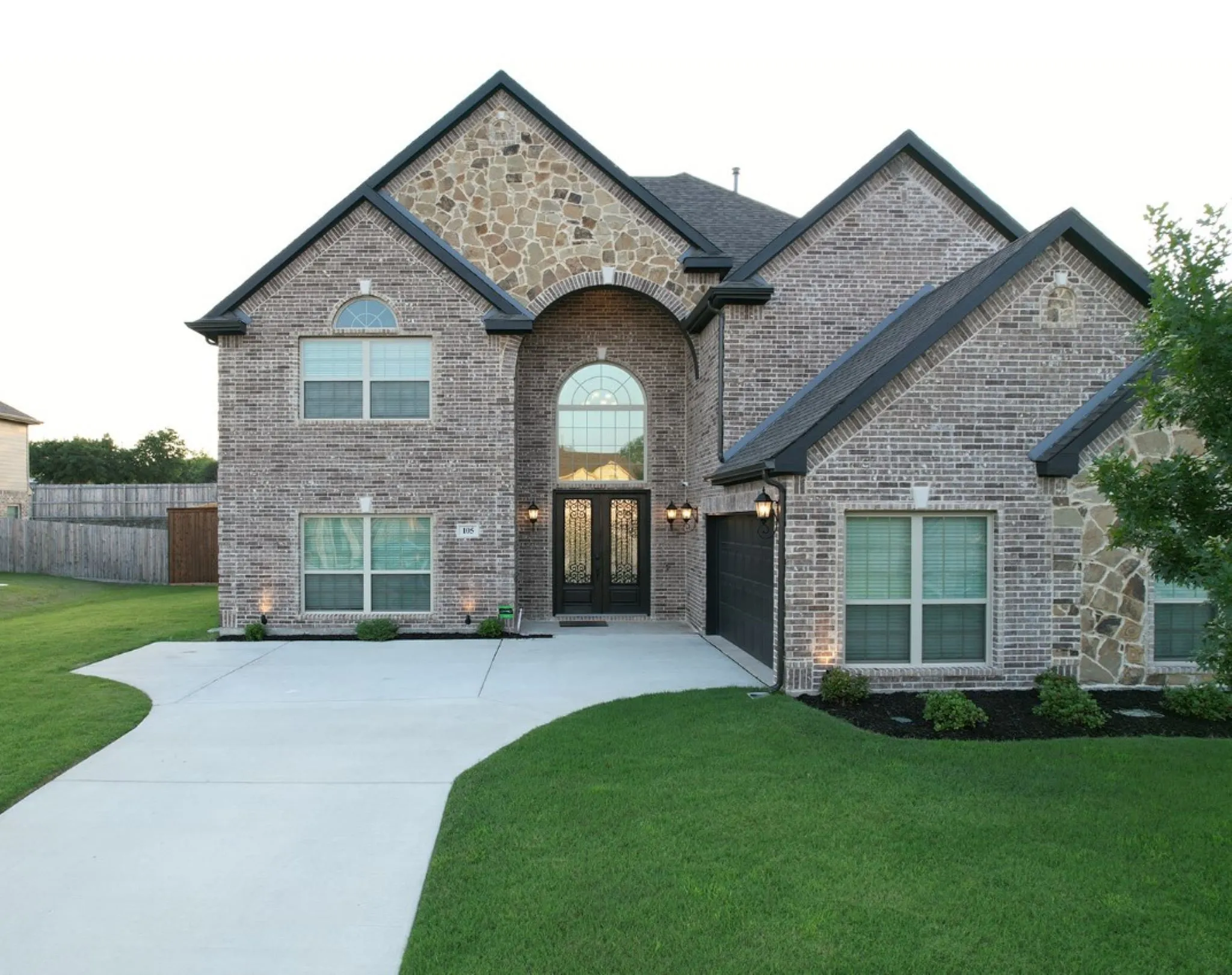 Single Family Residence For Sale in Dallas County , 105 Wild River Court, De Soto, Texas 75115, 5 Bedroom, 4 Bathroom, 2 Garage spaces, 4,210 Sqft, built in 2021, Preowned, mls#21219353, Real Estate Agent in De Soto, Homes For Sale in Dallas county, Homes For Sale in De Soto, Realtor in De Soto Texas, Real Estate Brokerage Independent Realty Texas, Luminita Cordes Realtor
