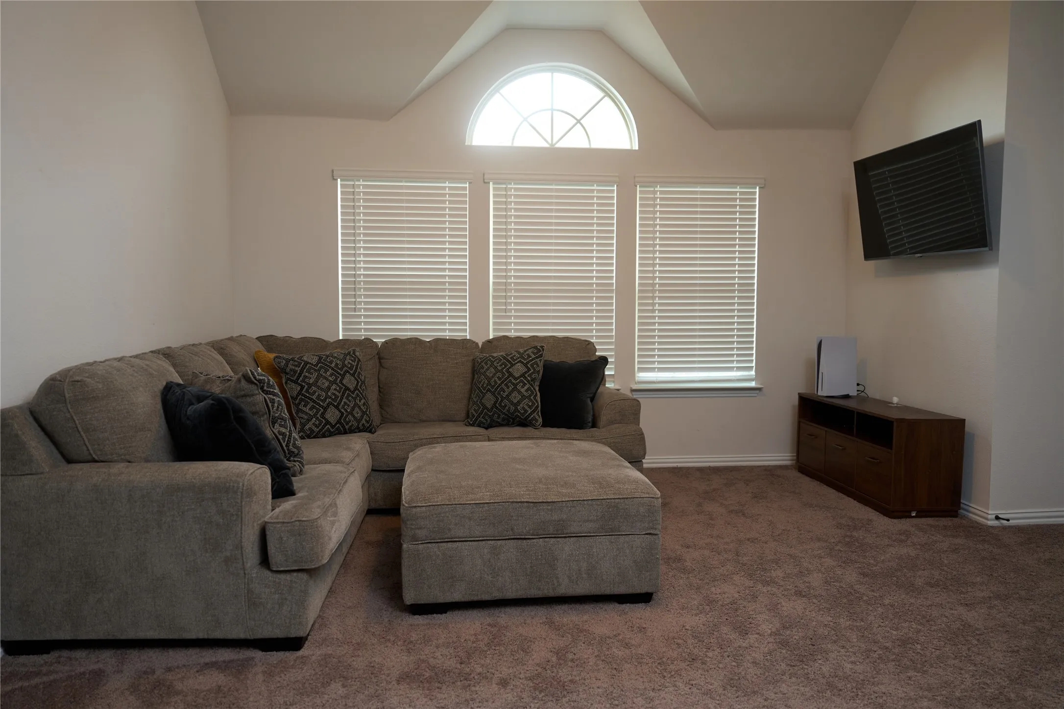 Single Family Residence For Sale in Dallas County , 105 Wild River Court, De Soto, Texas 75115, 5 Bedroom, 4 Bathroom, 2 Garage spaces, 4,210 Sqft, built in 2021, Preowned, mls#21219353, Real Estate Agent in De Soto, Homes For Sale in Dallas county, Homes For Sale in De Soto, Realtor in De Soto Texas, Real Estate Brokerage Independent Realty Texas, Luminita Cordes Realtor