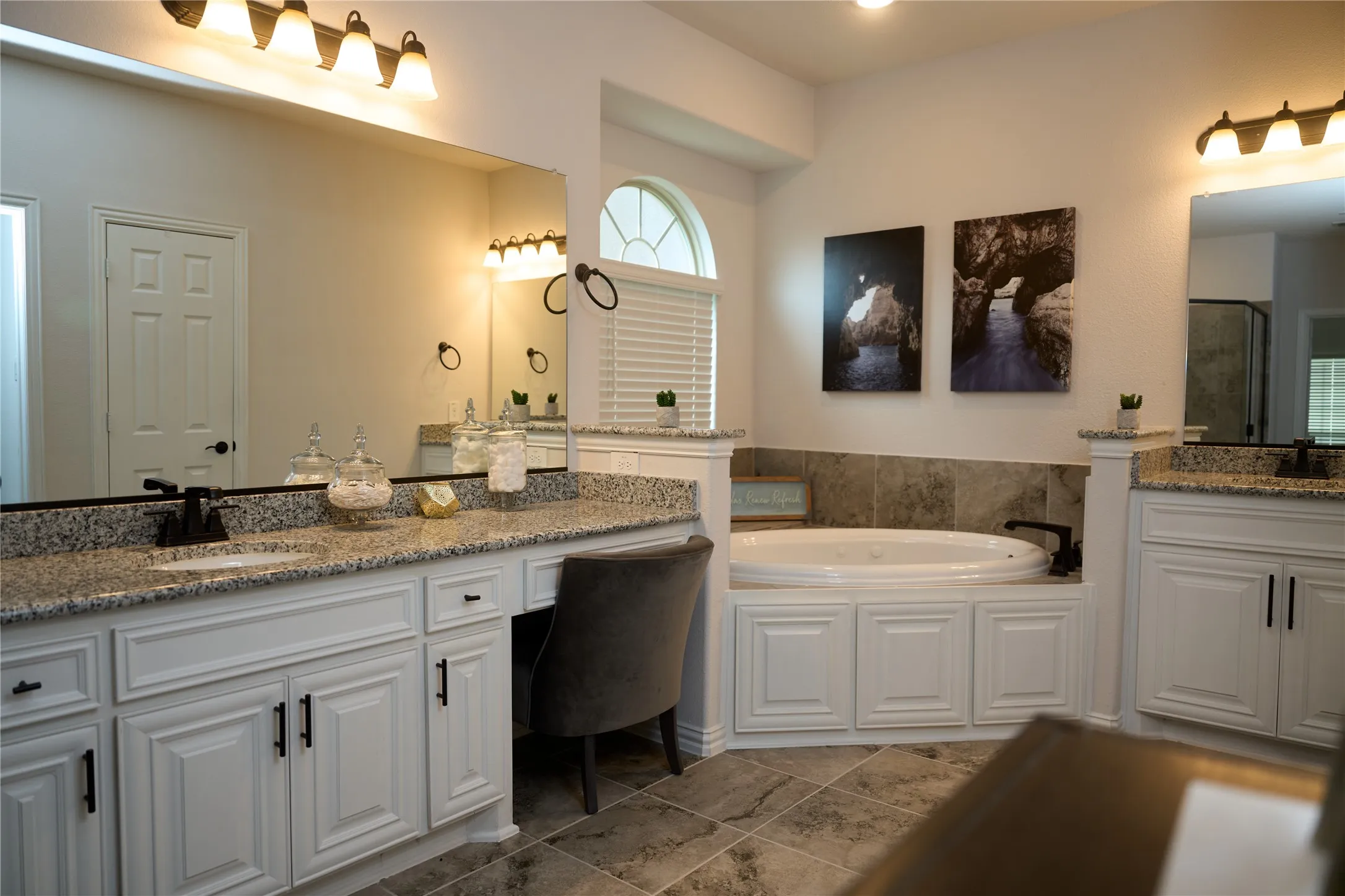 Single Family Residence For Sale in Dallas County , 105 Wild River Court, De Soto, Texas 75115, 5 Bedroom, 4 Bathroom, 2 Garage spaces, 4,210 Sqft, built in 2021, Preowned, mls#21219353, Real Estate Agent in De Soto, Homes For Sale in Dallas county, Homes For Sale in De Soto, Realtor in De Soto Texas, Real Estate Brokerage Independent Realty Texas, Luminita Cordes Realtor
