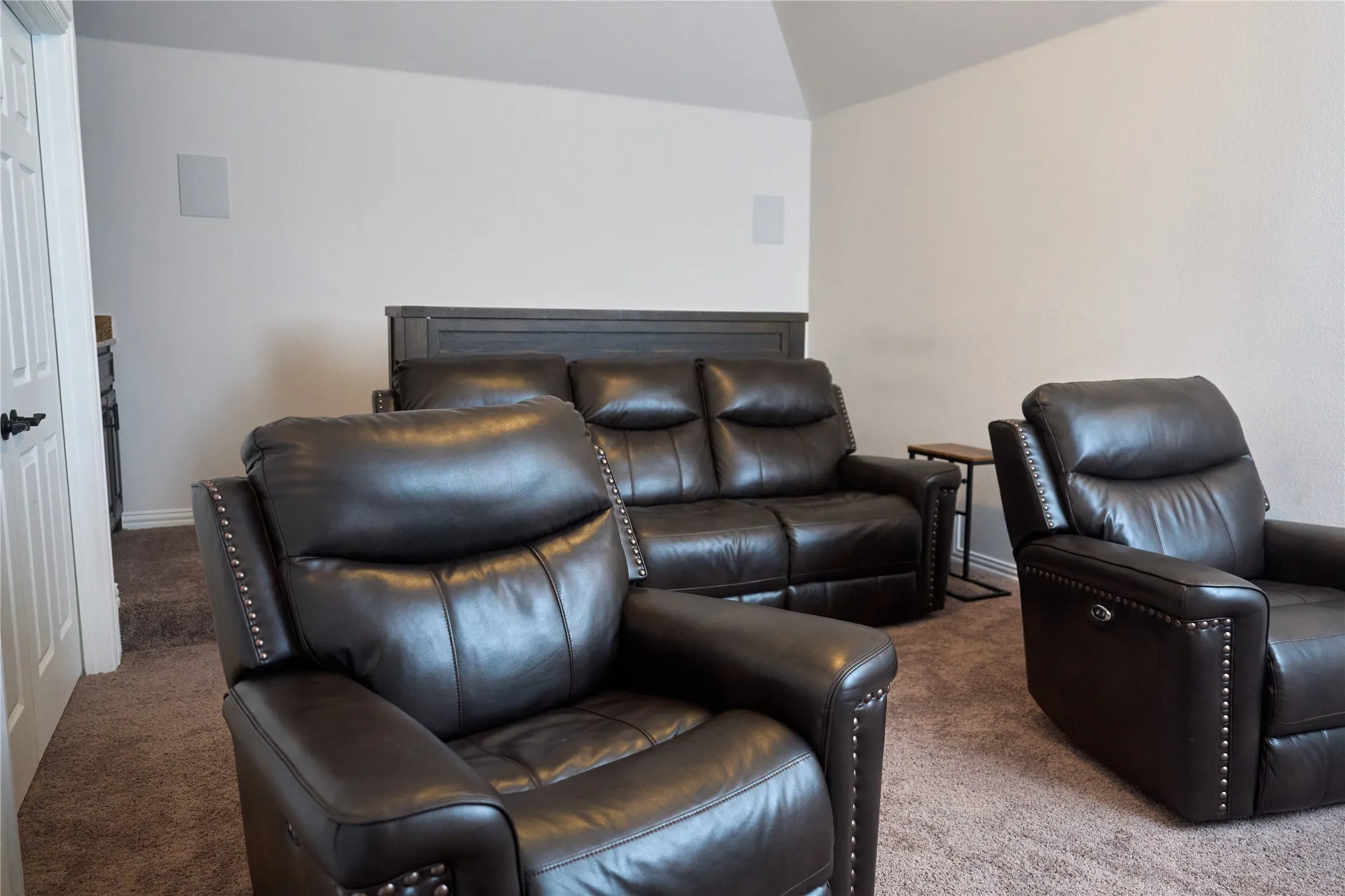 Single Family Residence For Sale in Dallas County , 105 Wild River Court, De Soto, Texas 75115, 5 Bedroom, 4 Bathroom, 2 Garage spaces, 4,210 Sqft, built in 2021, Preowned, mls#21219353, Real Estate Agent in De Soto, Homes For Sale in Dallas county, Homes For Sale in De Soto, Realtor in De Soto Texas, Real Estate Brokerage Independent Realty Texas, Luminita Cordes Realtor