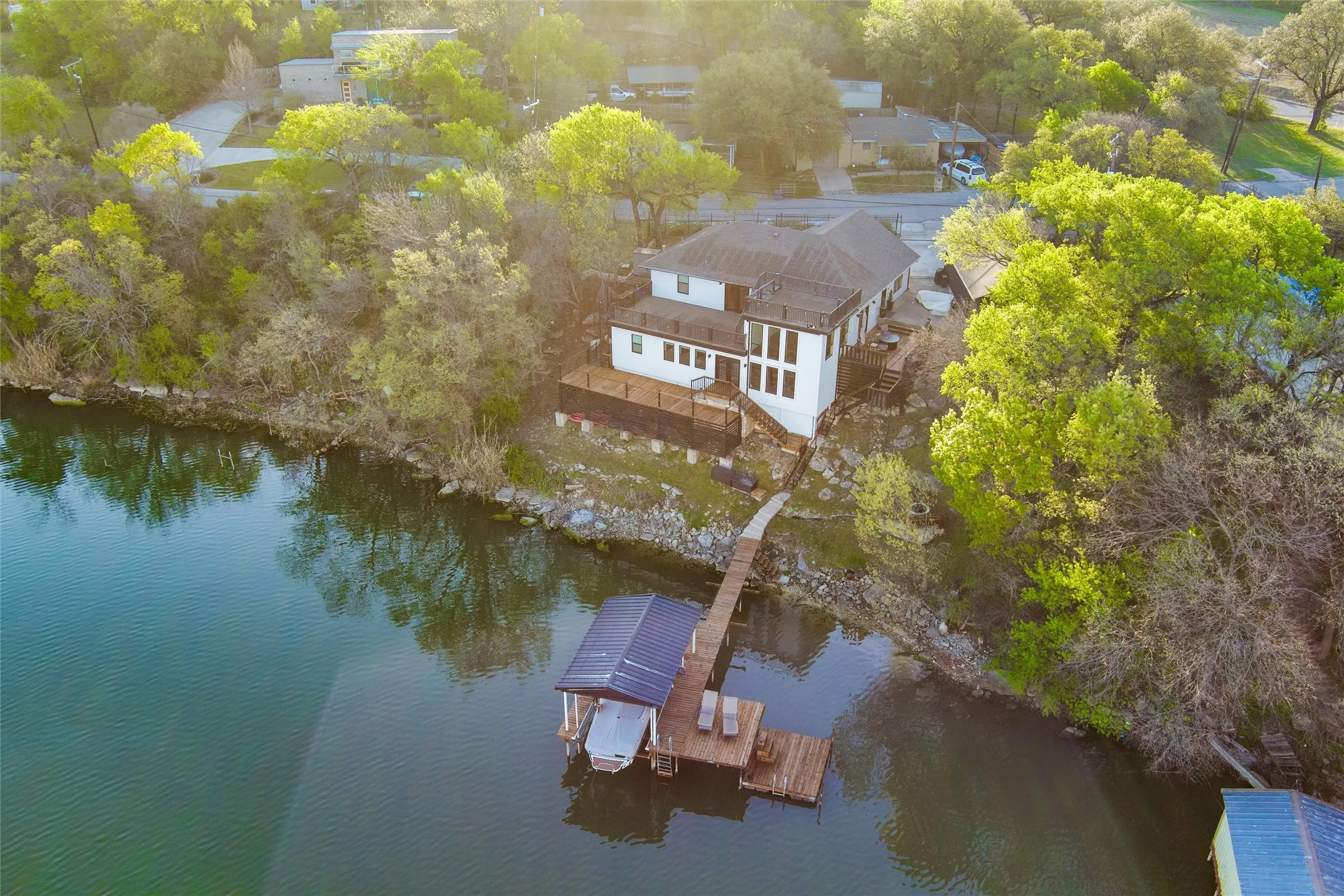 Single Family Residence For Sale in Tarrant County , 4401 Clarke Drive, Fort Worth, Texas 76135, 3 Bedroom, 3 Bathroom, 4 Garage spaces, 2,280 Sqft, built in 1992, Preowned, mls#21200316, Real Estate Agent in Fort Worth, Homes For Sale in Tarrant county, Homes For Sale in Fort Worth, Realtor in Fort Worth Texas, Real Estate Brokerage Independent Realty Texas, Luminita Cordes Realtor