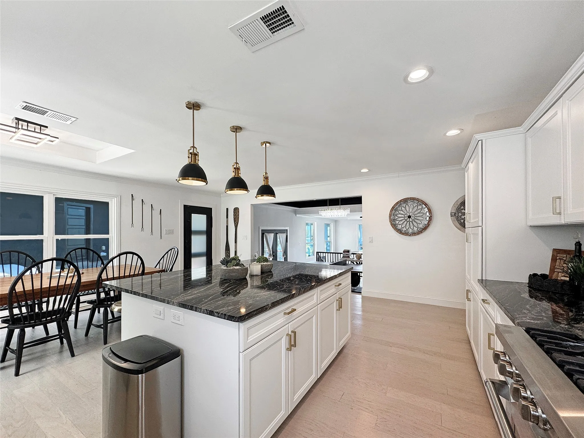 Single Family Residence For Sale in Tarrant County , 4401 Clarke Drive, Fort Worth, Texas 76135, 3 Bedroom, 3 Bathroom, 4 Garage spaces, 2,280 Sqft, built in 1992, Preowned, mls#21200316, Real Estate Agent in Fort Worth, Homes For Sale in Tarrant county, Homes For Sale in Fort Worth, Realtor in Fort Worth Texas, Real Estate Brokerage Independent Realty Texas, Luminita Cordes Realtor