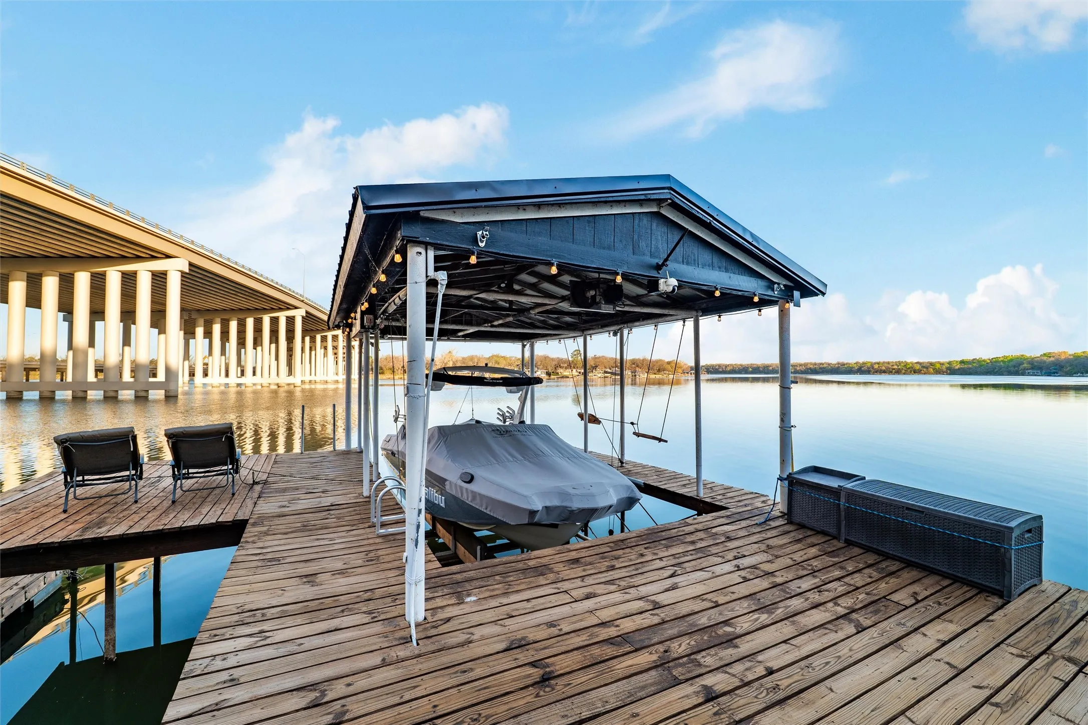 Single Family Residence For Sale in Tarrant County , 4401 Clarke Drive, Fort Worth, Texas 76135, 3 Bedroom, 3 Bathroom, 4 Garage spaces, 2,280 Sqft, built in 1992, Preowned, mls#21200316, Real Estate Agent in Fort Worth, Homes For Sale in Tarrant county, Homes For Sale in Fort Worth, Realtor in Fort Worth Texas, Real Estate Brokerage Independent Realty Texas, Luminita Cordes Realtor