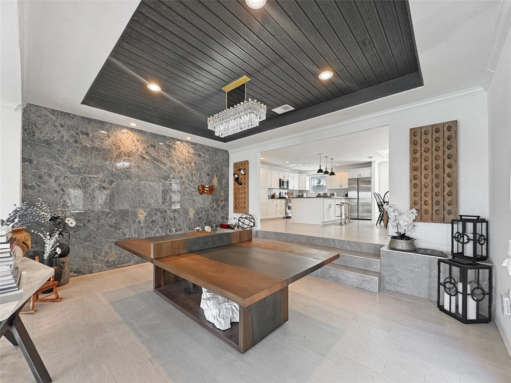 Plenty of room for dinner parties all summer long!