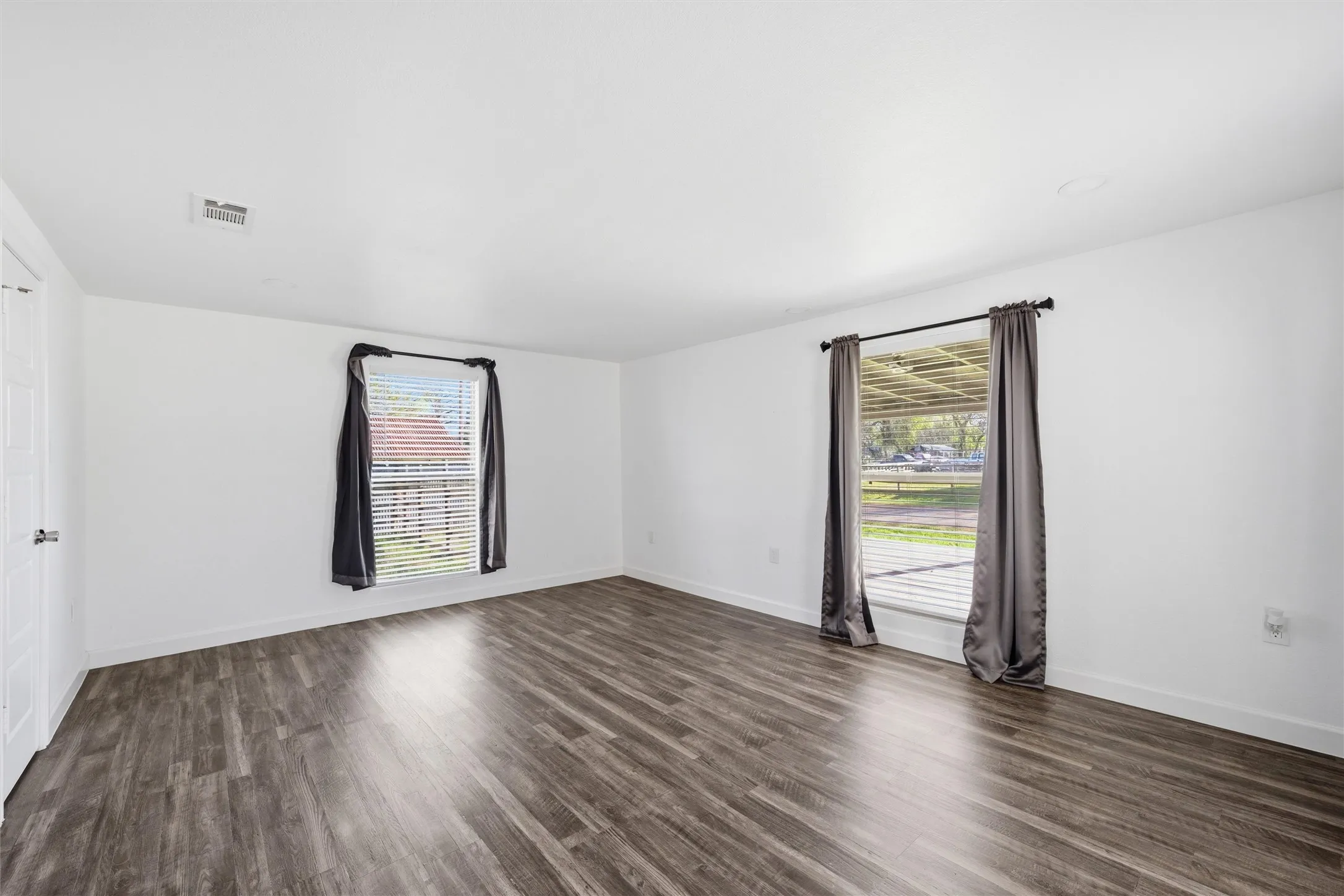 Single Family Residence For Sale in Limestone County , 300 S 2nd Street, Tehuacana, Texas 76686, 3 Bedroom, 2 Bathroom, Garage spaces, 1,496 Sqft, built in 1951, Preowned, mls#21212574, Real Estate Agent in Tehuacana, Homes For Sale in Limestone county, Homes For Sale in Tehuacana, Realtor in Tehuacana Texas, Real Estate Brokerage Independent Realty Texas, Luminita Cordes Realtor