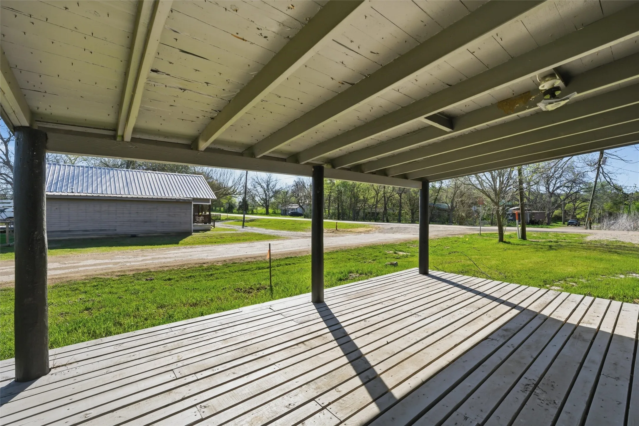 Single Family Residence For Sale in Limestone County , 300 S 2nd Street, Tehuacana, Texas 76686, 3 Bedroom, 2 Bathroom, Garage spaces, 1,496 Sqft, built in 1951, Preowned, mls#21212574, Real Estate Agent in Tehuacana, Homes For Sale in Limestone county, Homes For Sale in Tehuacana, Realtor in Tehuacana Texas, Real Estate Brokerage Independent Realty Texas, Luminita Cordes Realtor