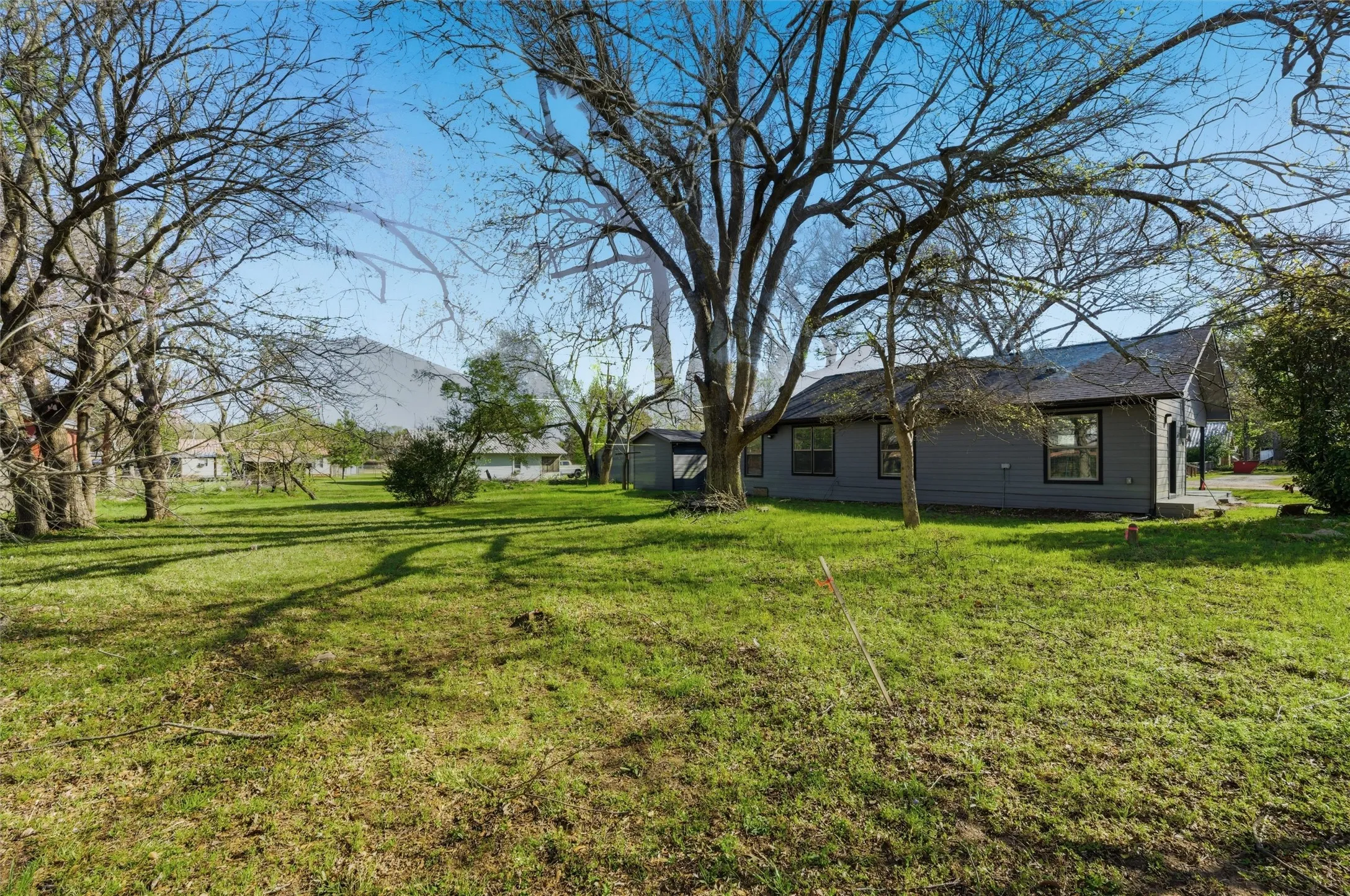Single Family Residence For Sale in Limestone County , 300 S 2nd Street, Tehuacana, Texas 76686, 3 Bedroom, 2 Bathroom, Garage spaces, 1,496 Sqft, built in 1951, Preowned, mls#21212574, Real Estate Agent in Tehuacana, Homes For Sale in Limestone county, Homes For Sale in Tehuacana, Realtor in Tehuacana Texas, Real Estate Brokerage Independent Realty Texas, Luminita Cordes Realtor