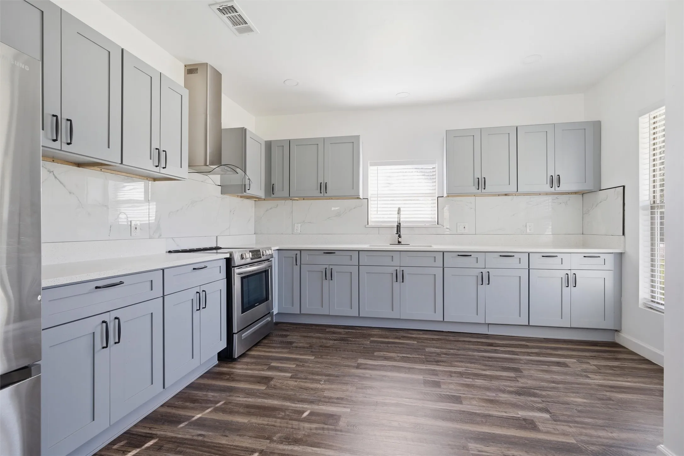 Single Family Residence For Sale in Limestone County , 300 S 2nd Street, Tehuacana, Texas 76686, 3 Bedroom, 2 Bathroom, Garage spaces, 1,496 Sqft, built in 1951, Preowned, mls#21212574, Real Estate Agent in Tehuacana, Homes For Sale in Limestone county, Homes For Sale in Tehuacana, Realtor in Tehuacana Texas, Real Estate Brokerage Independent Realty Texas, Luminita Cordes Realtor