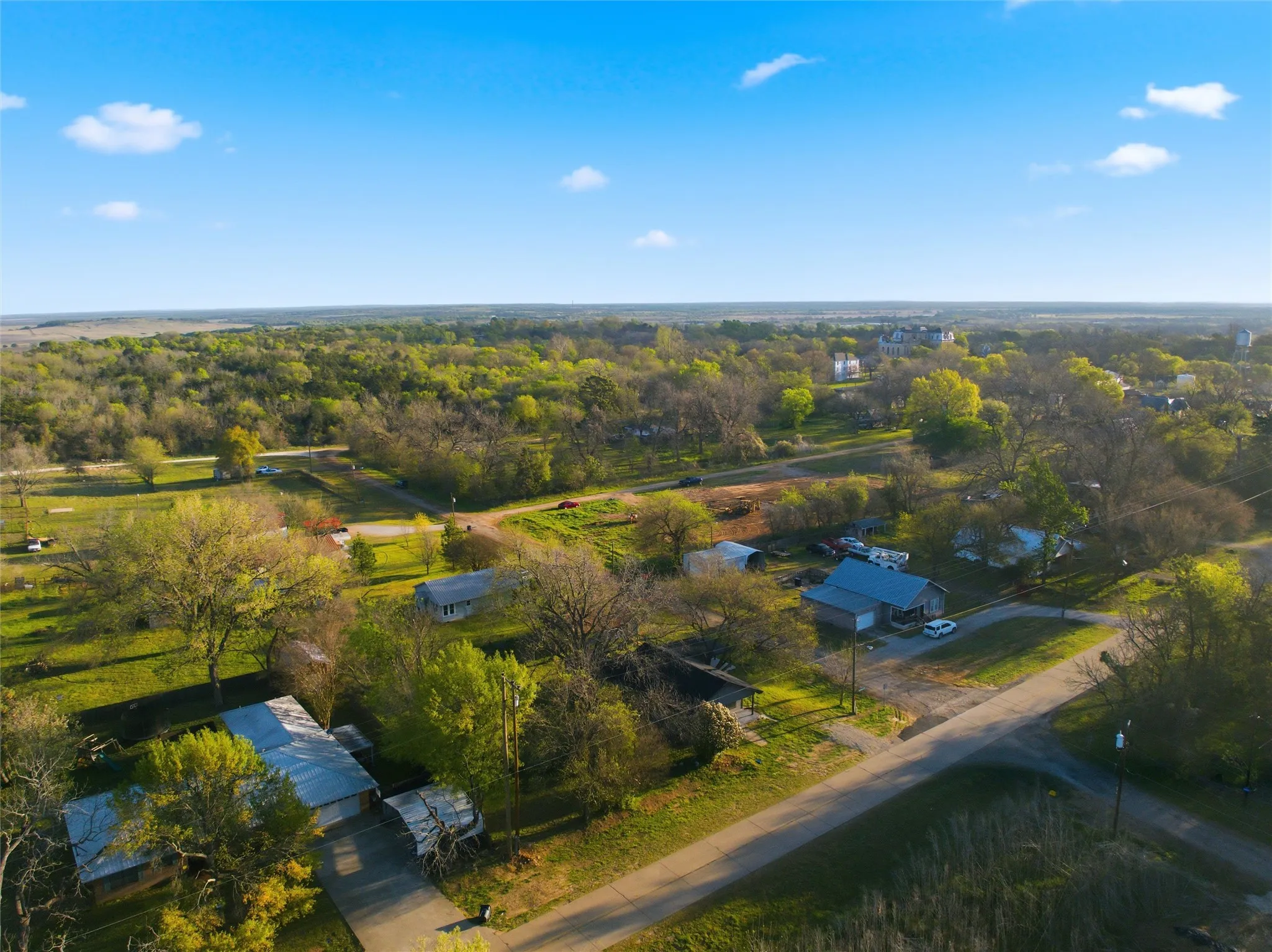 Single Family Residence For Sale in Limestone County , 300 S 2nd Street, Tehuacana, Texas 76686, 3 Bedroom, 2 Bathroom, Garage spaces, 1,496 Sqft, built in 1951, Preowned, mls#21212574, Real Estate Agent in Tehuacana, Homes For Sale in Limestone county, Homes For Sale in Tehuacana, Realtor in Tehuacana Texas, Real Estate Brokerage Independent Realty Texas, Luminita Cordes Realtor