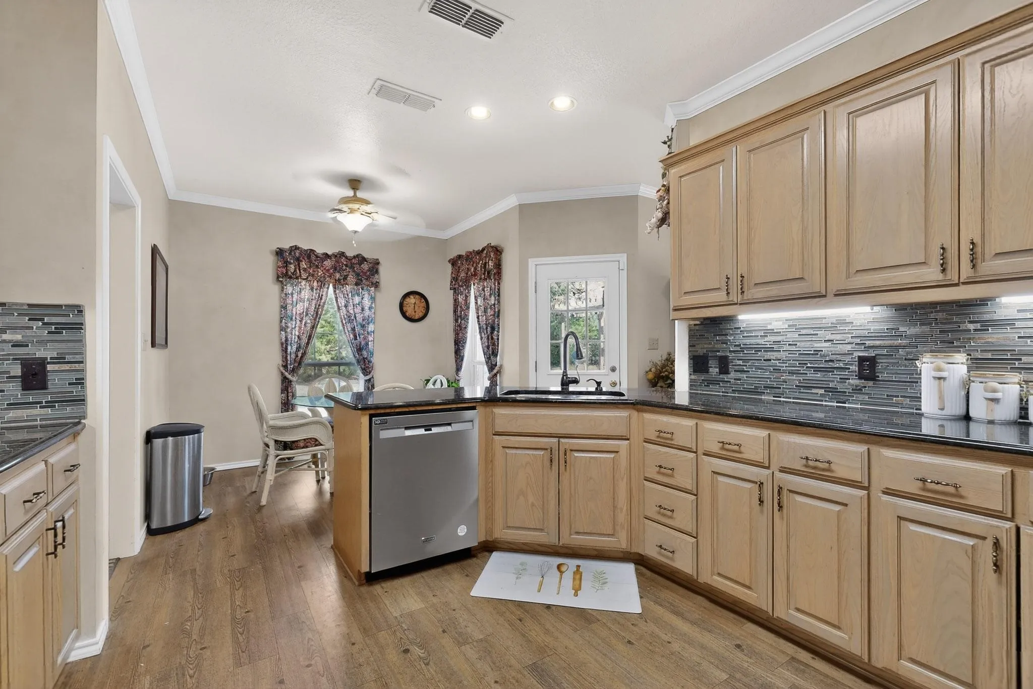 Single Family Residence For Sale in Wood County , 2198 County Road 3540, Hawkins, Texas 75765, 3 Bedrooms, 3 Bathrooms, 2 Garage spaces, 1,800 Sqft, built in 2004, Price $399,999, mls#21206134, Real Estate Agent in Hawkins, Homes For Sale in Wood county, Homes For Sale in Hawkins, Realtor in Hawkins Texas, Real Estate Brokerage Independent Realty Texas, Luminita Cordes Realtor