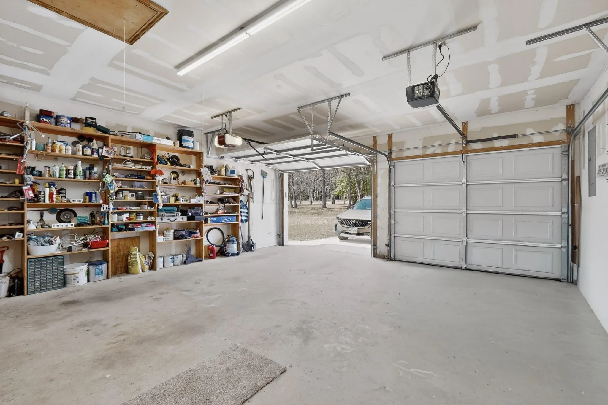 Single Family Residence For Sale in Wood County , 2198 County Road 3540, Hawkins, Texas 75765, 3 Bedrooms, 3 Bathrooms, 2 Garage spaces, 1,800 Sqft, built in 2004, Price $399,999, mls#21206134, Real Estate Agent in Hawkins, Homes For Sale in Wood county, Homes For Sale in Hawkins, Realtor in Hawkins Texas, Real Estate Brokerage Independent Realty Texas, Luminita Cordes Realtor