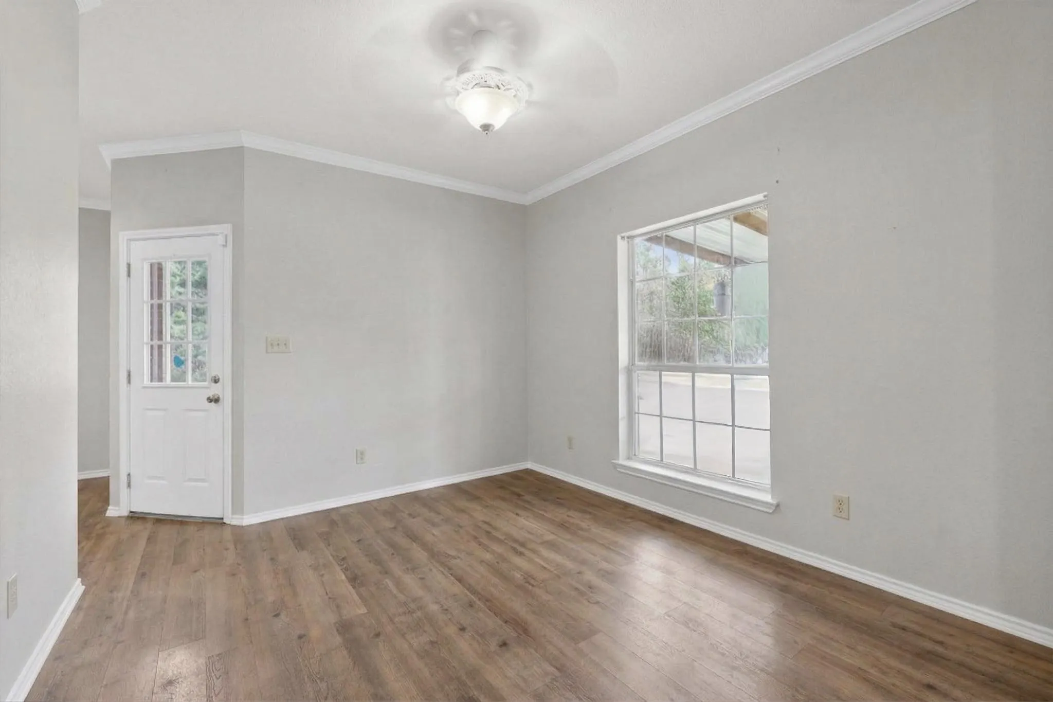 De-staged Dining Room