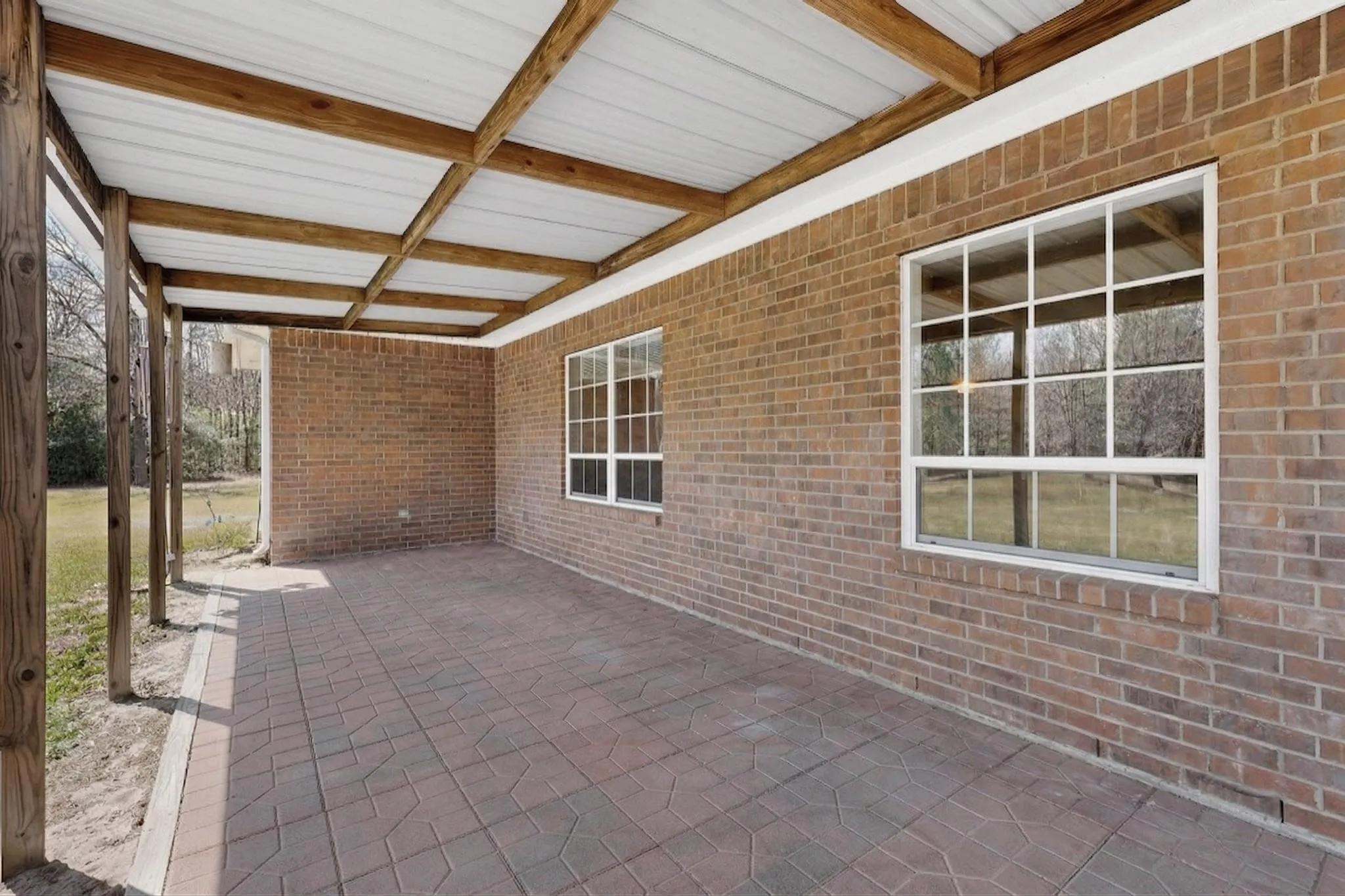 De-staged Patio