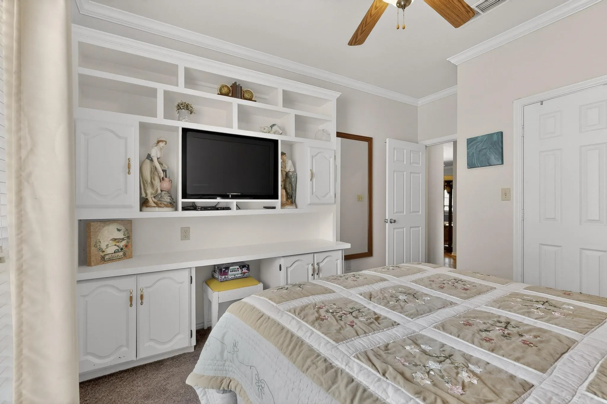 Bedroom 2 built-in shelving