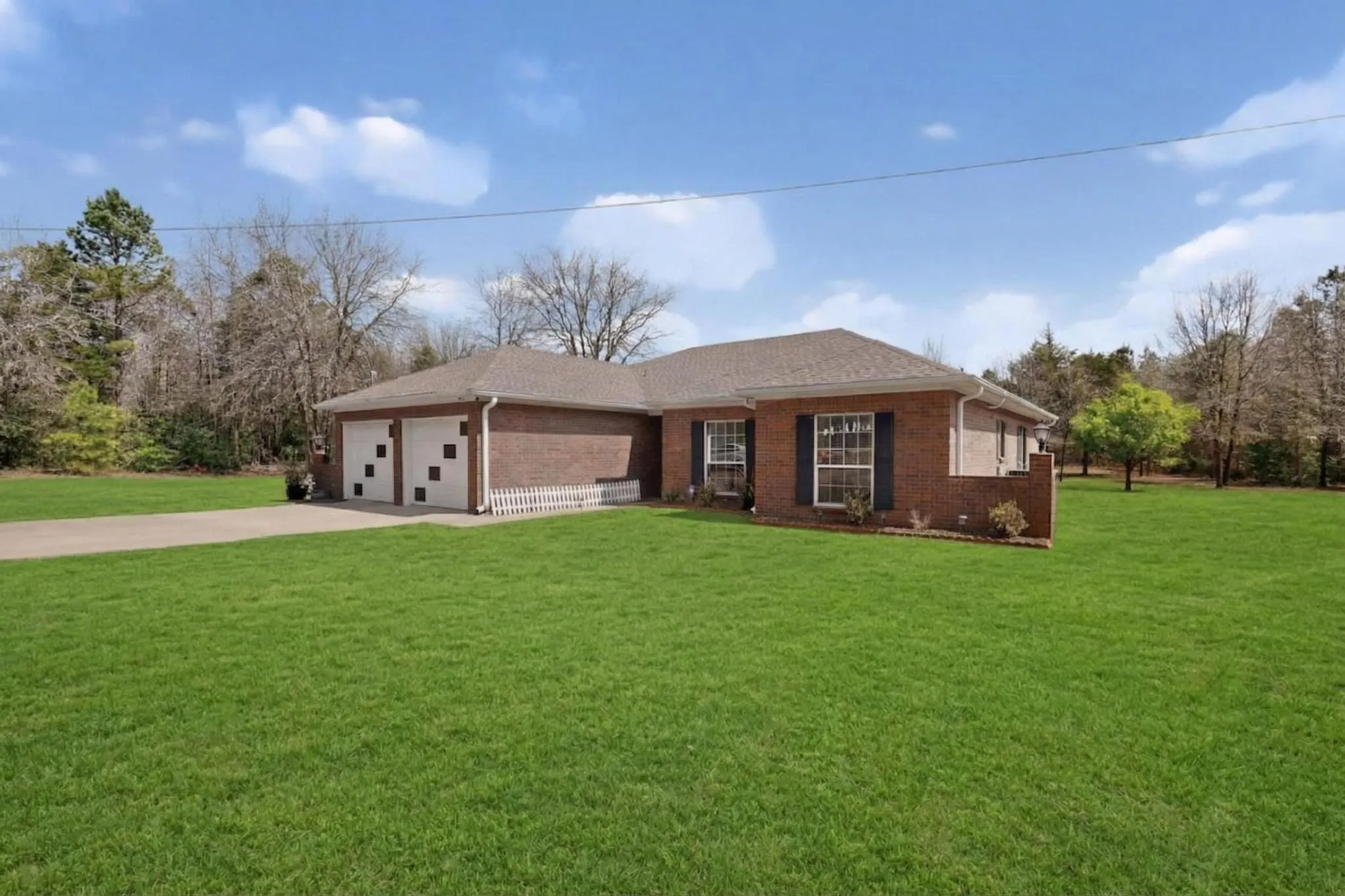Single Family Residence For Sale in Wood County , 2198 County Road 3540, Hawkins, Texas 75765, 3 Bedrooms, 3 Bathrooms, 2 Garage spaces, 1,800 Sqft, built in 2004, Price $399,999, mls#21206134, Real Estate Agent in Hawkins, Homes For Sale in Wood county, Homes For Sale in Hawkins, Realtor in Hawkins Texas, Real Estate Brokerage Independent Realty Texas, Luminita Cordes Realtor