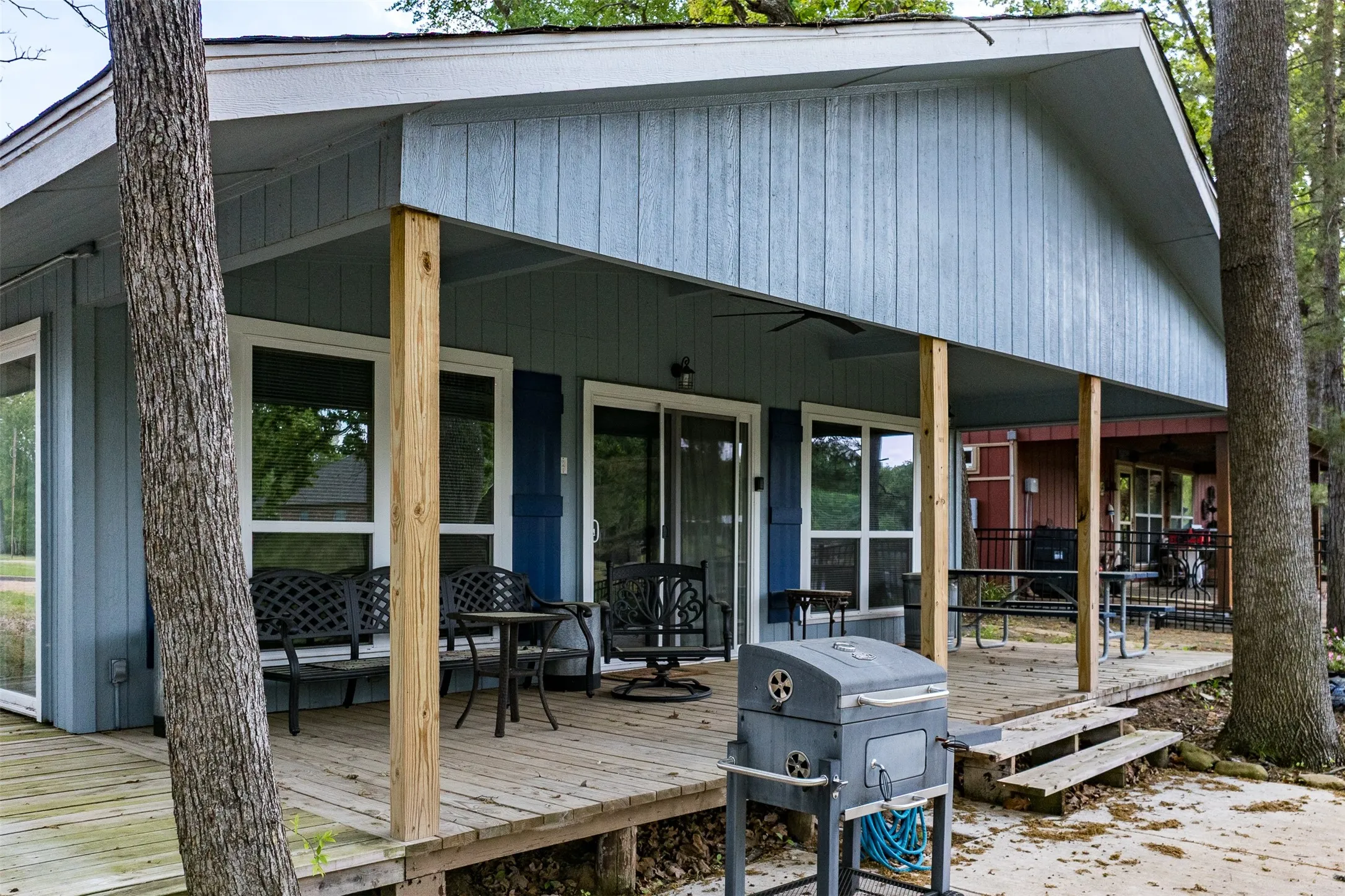 Single Family Residence For Sale in Henderson County , 112 Greenwood Drive, Trinidad, Texas 75163, 2 Bedroom, 1 Bathroom, Garage spaces, 896 Sqft, built in 1970, Preowned, mls#21216865, Real Estate Agent in Trinidad, Homes For Sale in Henderson county, Homes For Sale in Trinidad, Realtor in Trinidad Texas, Real Estate Brokerage Independent Realty Texas, Luminita Cordes Realtor