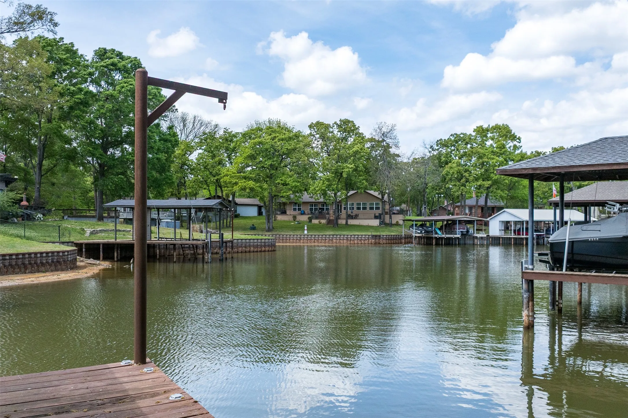 Single Family Residence For Sale in Henderson County , 112 Greenwood Drive, Trinidad, Texas 75163, 2 Bedroom, 1 Bathroom, Garage spaces, 896 Sqft, built in 1970, Preowned, mls#21216865, Real Estate Agent in Trinidad, Homes For Sale in Henderson county, Homes For Sale in Trinidad, Realtor in Trinidad Texas, Real Estate Brokerage Independent Realty Texas, Luminita Cordes Realtor