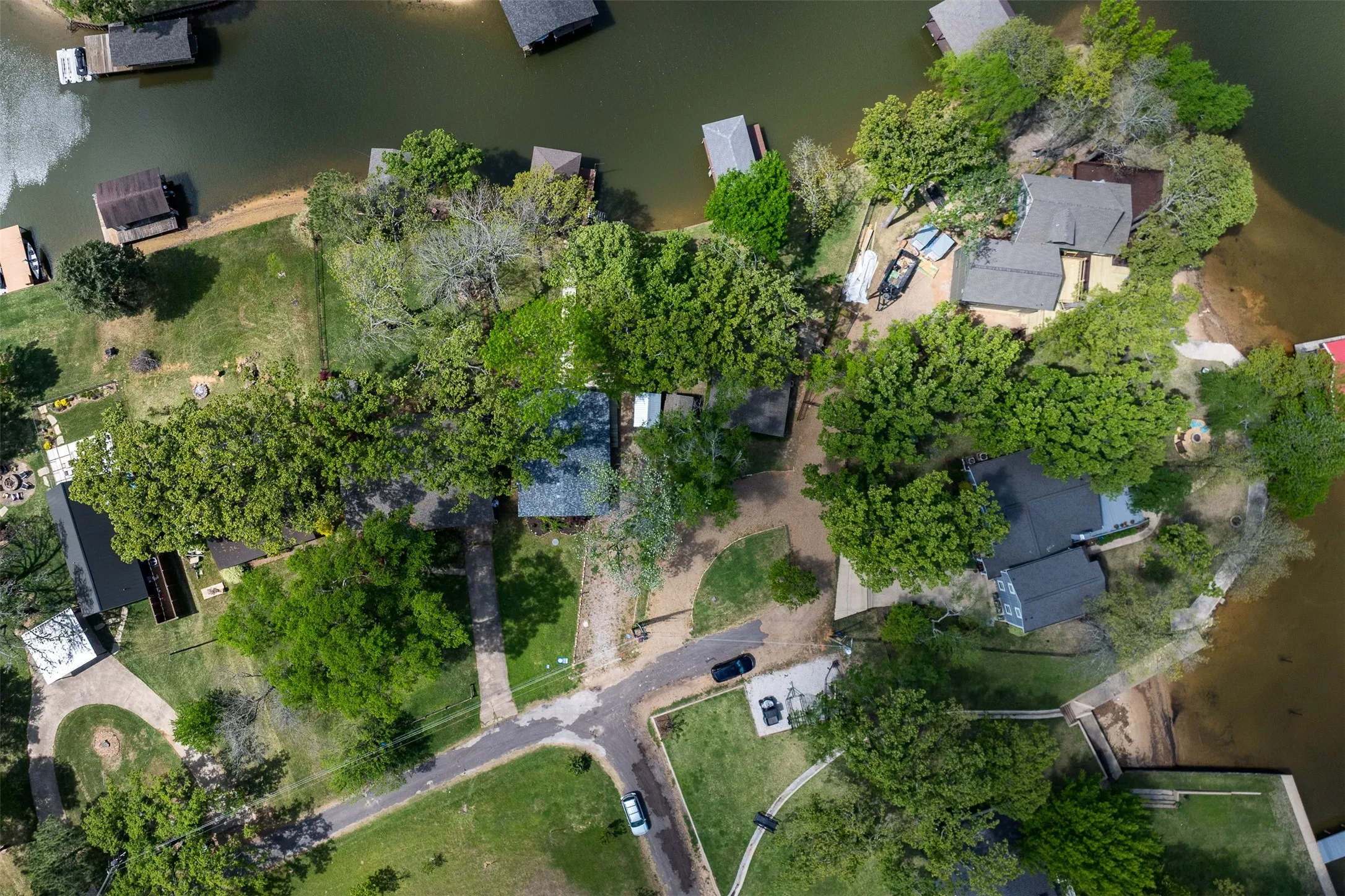 Single Family Residence For Sale in Henderson County , 112 Greenwood Drive, Trinidad, Texas 75163, 2 Bedroom, 1 Bathroom, Garage spaces, 896 Sqft, built in 1970, Preowned, mls#21216865, Real Estate Agent in Trinidad, Homes For Sale in Henderson county, Homes For Sale in Trinidad, Realtor in Trinidad Texas, Real Estate Brokerage Independent Realty Texas, Luminita Cordes Realtor
