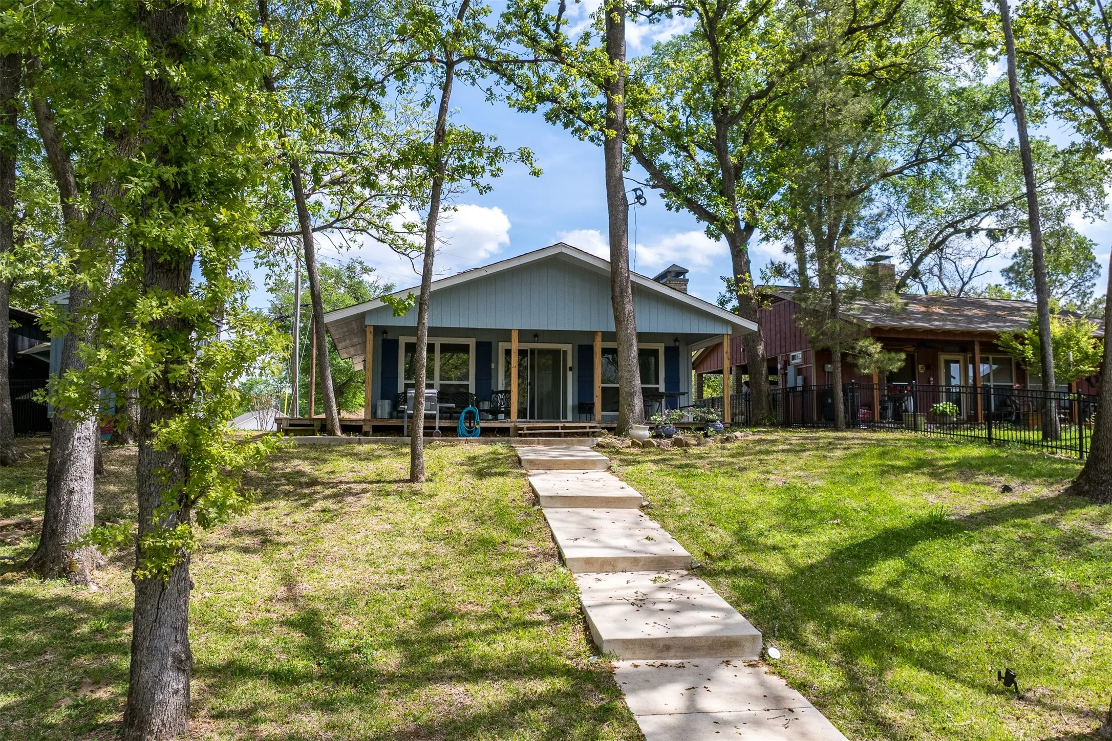 Single Family Residence For Sale in Henderson County , 112 Greenwood Drive, Trinidad, Texas 75163, 2 Bedroom, 1 Bathroom, Garage spaces, 896 Sqft, built in 1970, Preowned, mls#21216865, Real Estate Agent in Trinidad, Homes For Sale in Henderson county, Homes For Sale in Trinidad, Realtor in Trinidad Texas, Real Estate Brokerage Independent Realty Texas, Luminita Cordes Realtor
