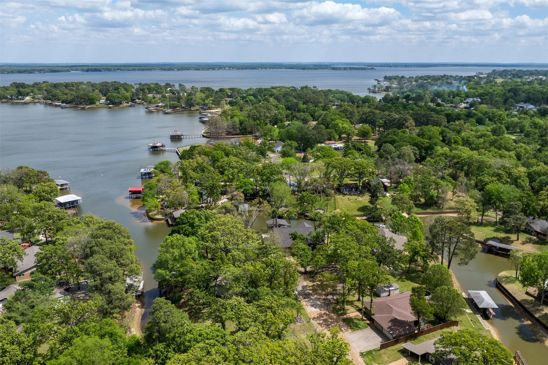 Single Family Residence For Sale in Henderson County , 112 Greenwood Drive, Trinidad, Texas 75163, 2 Bedroom, 1 Bathroom, Garage spaces, 896 Sqft, built in 1970, Preowned, mls#21216865, Real Estate Agent in Trinidad, Homes For Sale in Henderson county, Homes For Sale in Trinidad, Realtor in Trinidad Texas, Real Estate Brokerage Independent Realty Texas, Luminita Cordes Realtor