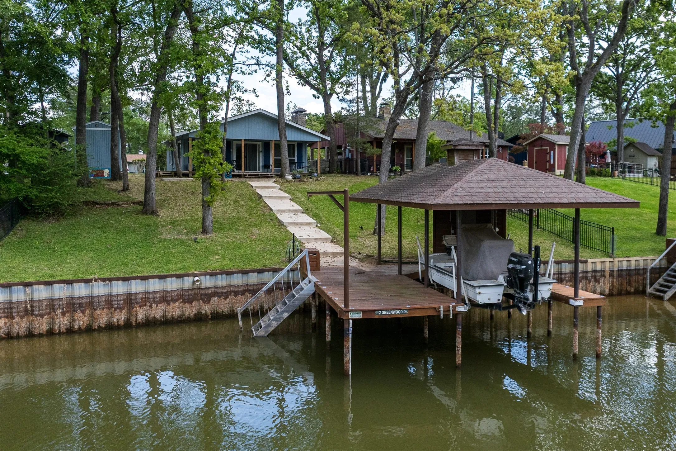 Single Family Residence For Sale in Henderson County , 112 Greenwood Drive, Trinidad, Texas 75163, 2 Bedroom, 1 Bathroom, Garage spaces, 896 Sqft, built in 1970, Preowned, mls#21216865, Real Estate Agent in Trinidad, Homes For Sale in Henderson county, Homes For Sale in Trinidad, Realtor in Trinidad Texas, Real Estate Brokerage Independent Realty Texas, Luminita Cordes Realtor