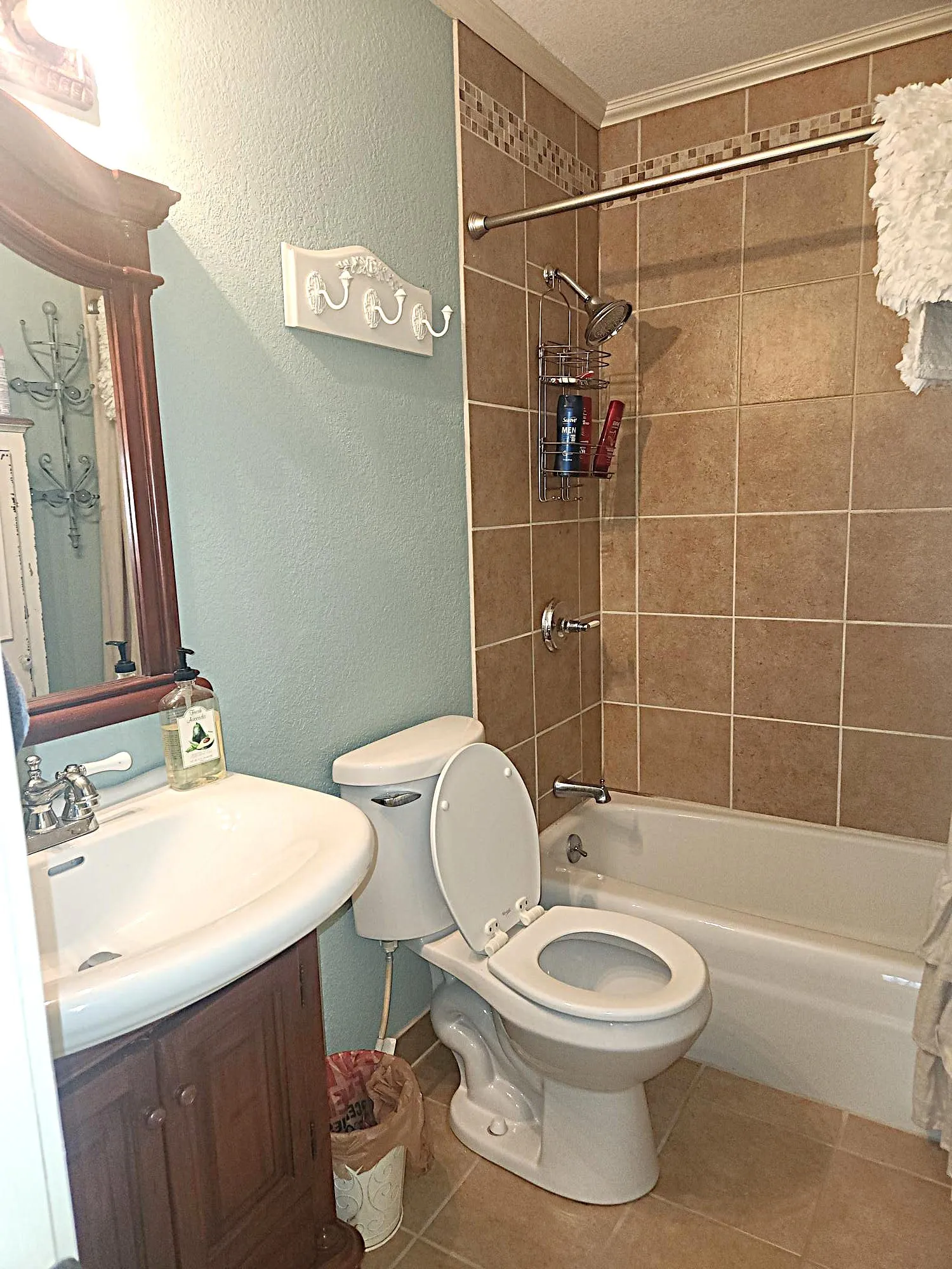 Single Family Residence For Sale in Henderson County , 112 Greenwood Drive, Trinidad, Texas 75163, 2 Bedroom, 1 Bathroom, Garage spaces, 896 Sqft, built in 1970, Preowned, mls#21216865, Real Estate Agent in Trinidad, Homes For Sale in Henderson county, Homes For Sale in Trinidad, Realtor in Trinidad Texas, Real Estate Brokerage Independent Realty Texas, Luminita Cordes Realtor