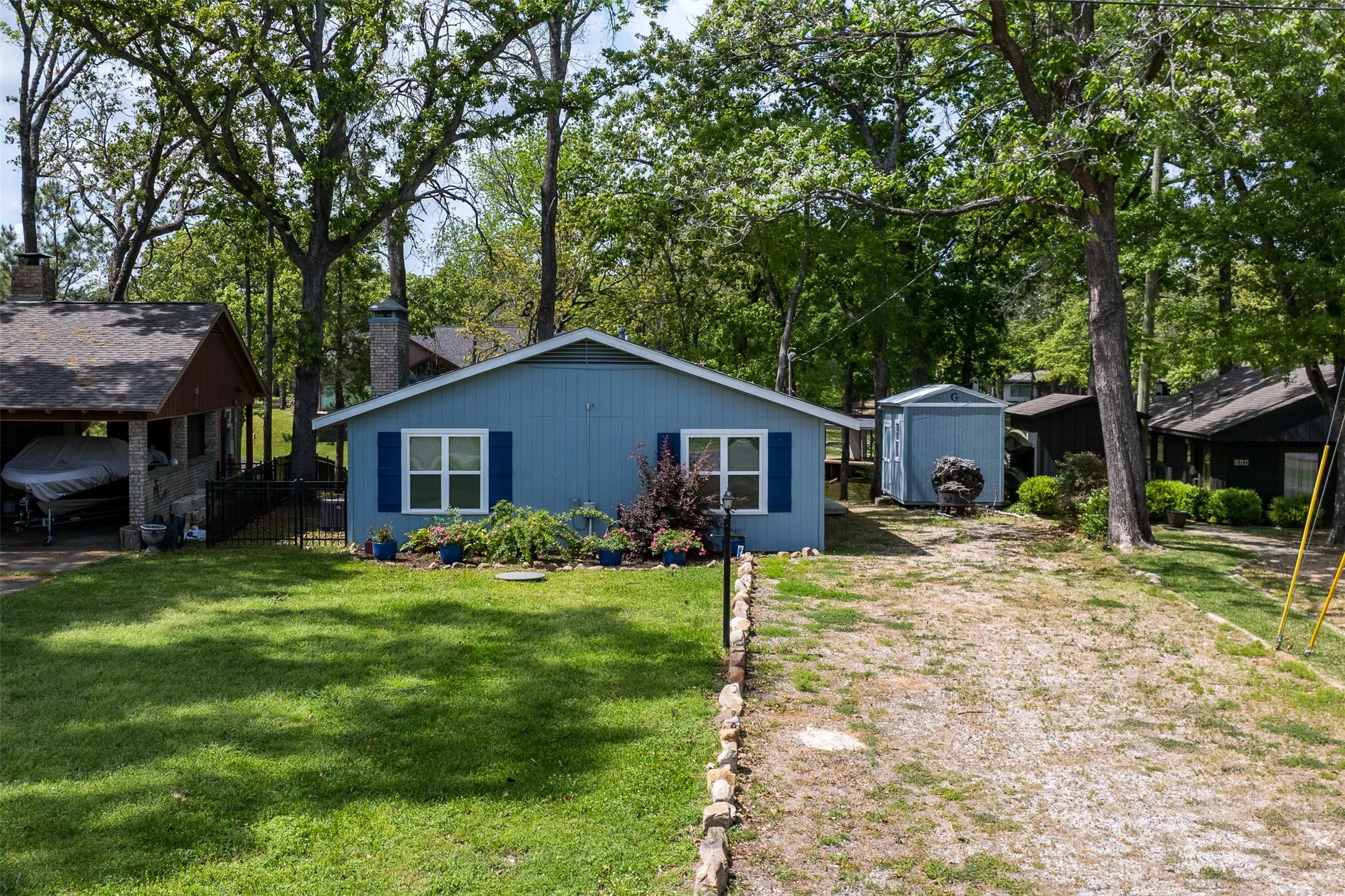 Single Family Residence For Sale in Henderson County , 112 Greenwood Drive, Trinidad, Texas 75163, 2 Bedroom, 1 Bathroom, Garage spaces, 896 Sqft, built in 1970, Preowned, mls#21216865, Real Estate Agent in Trinidad, Homes For Sale in Henderson county, Homes For Sale in Trinidad, Realtor in Trinidad Texas, Real Estate Brokerage Independent Realty Texas, Luminita Cordes Realtor